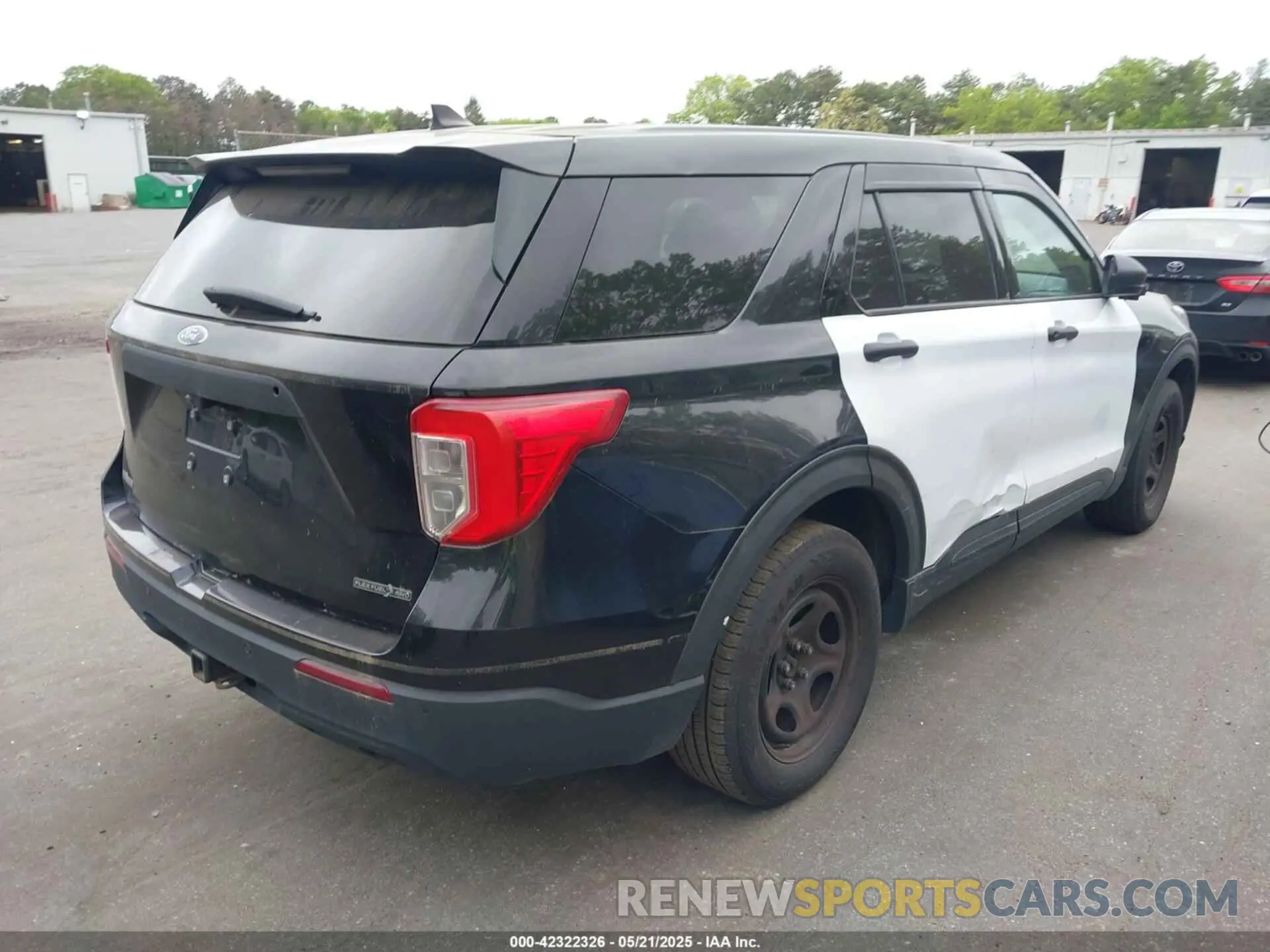 4 fotografías del automóvil dañado 1FM5K8AB7MGA43175 FORD POLICE INTERCEPTOR 2021