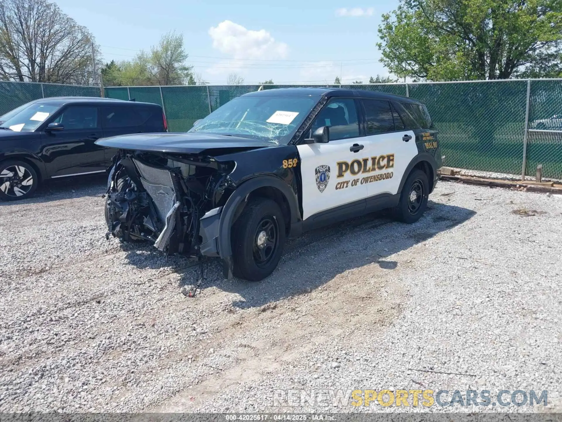 2 fotografías del automóvil dañado 1FM5K8AB3PGB15431 FORD POLICE INTERCEPTOR 2023