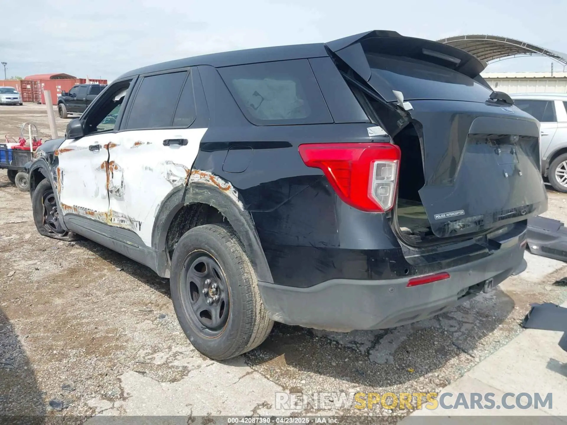 3 fotografías del automóvil dañado 1FM5K8AB5PGC00433 FORD POLICE INTERCEPTOR 2023