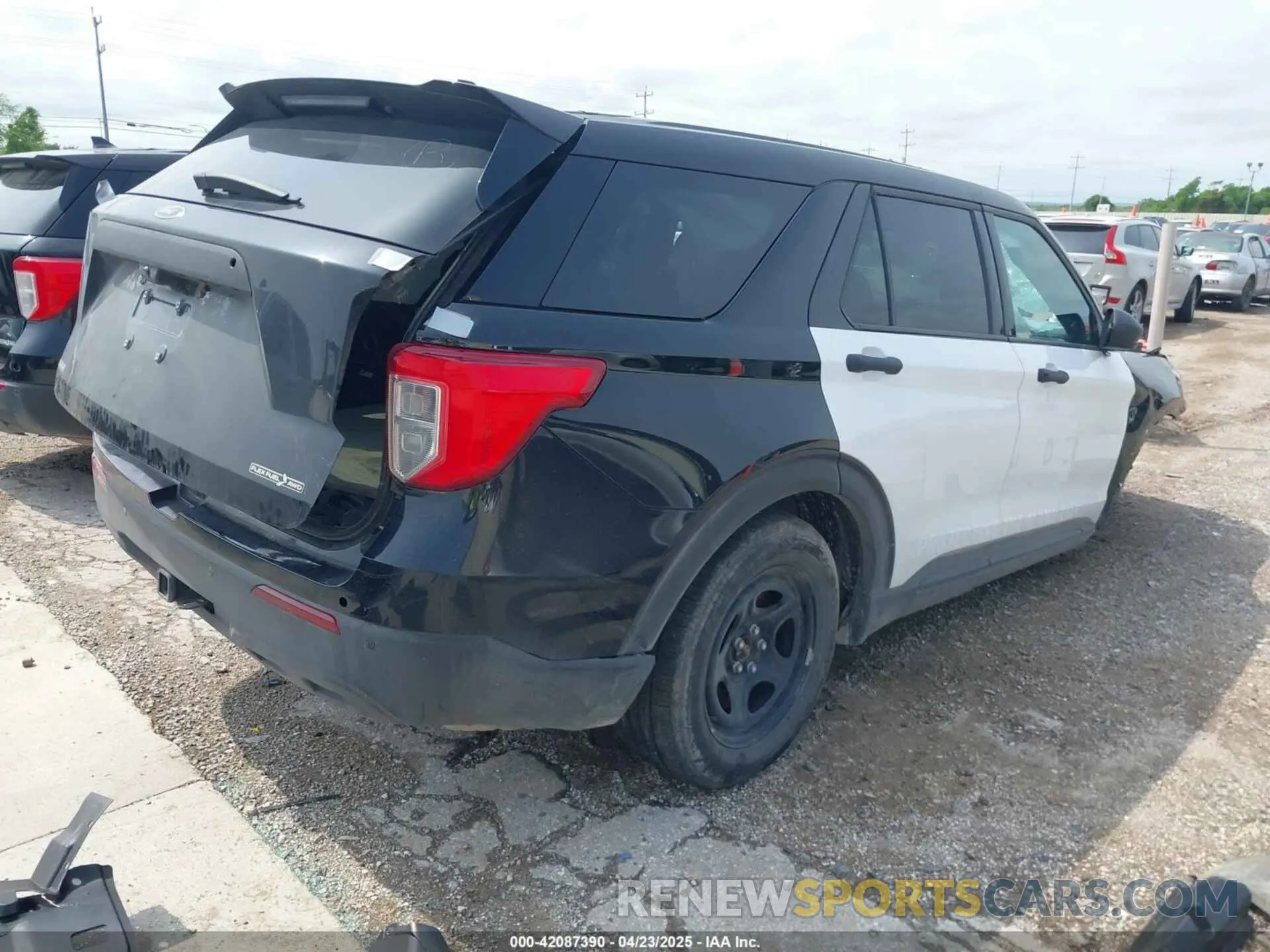 4 fotografías del automóvil dañado 1FM5K8AB5PGC00433 FORD POLICE INTERCEPTOR 2023