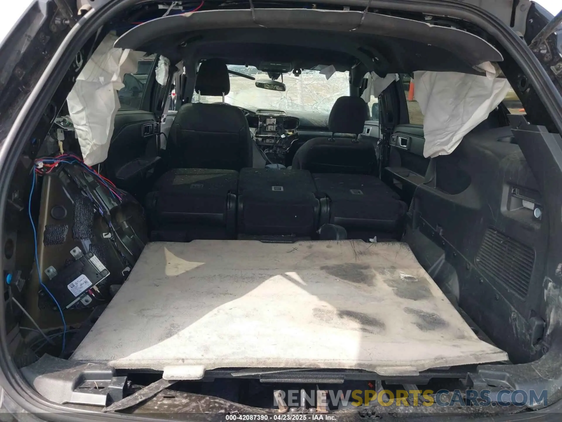 8 fotografías del automóvil dañado 1FM5K8AB5PGC00433 FORD POLICE INTERCEPTOR 2023
