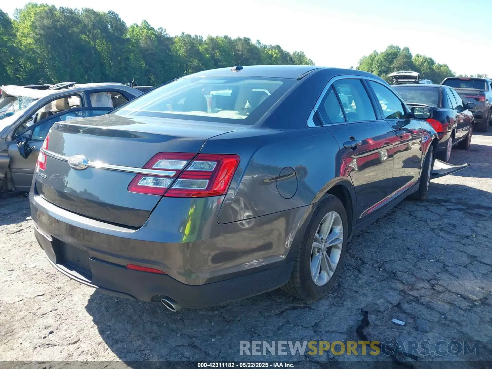 4 fotografías del automóvil dañado 1FAHP2D82KG117511 FORD TAURUS 2019