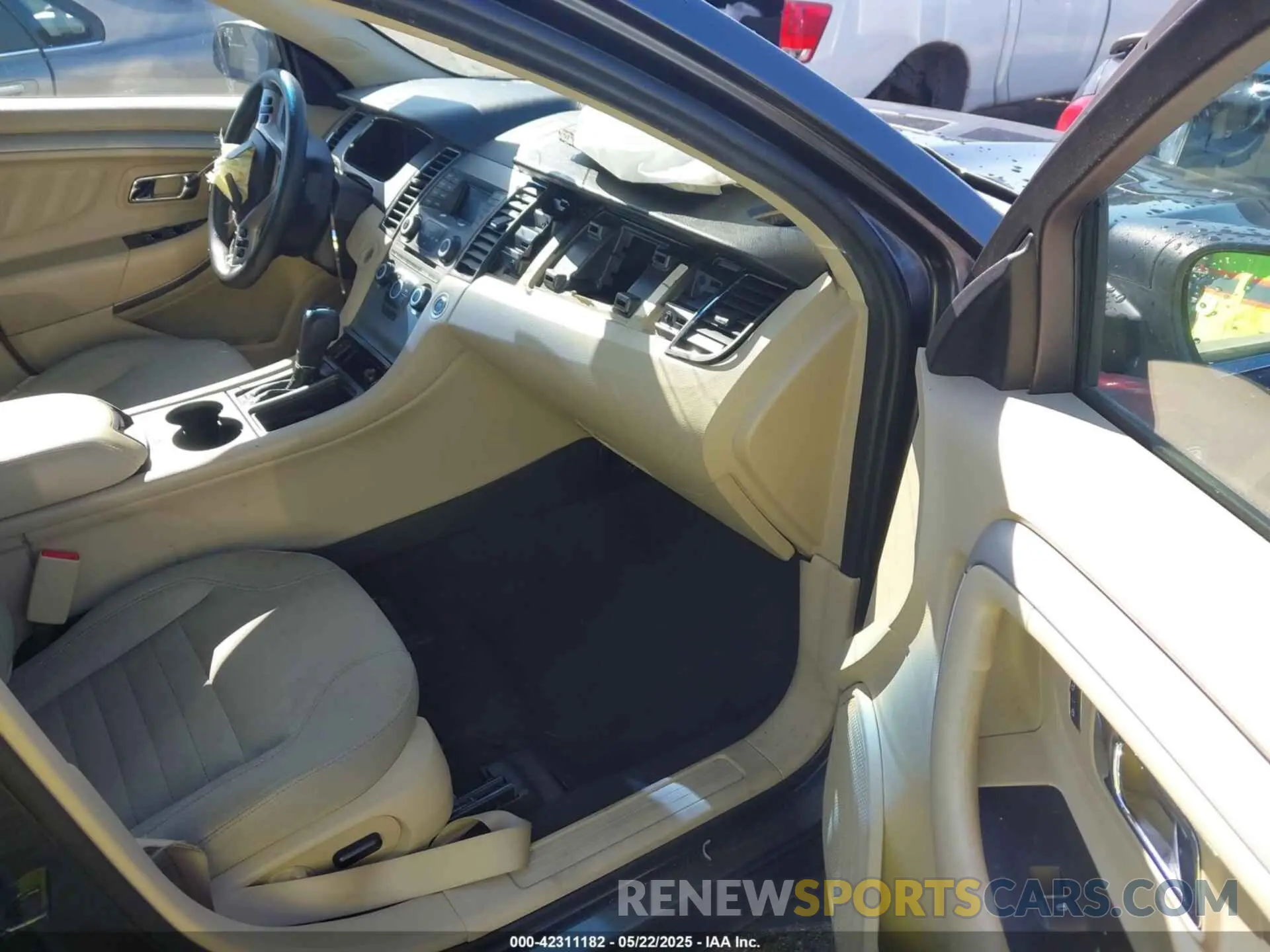5 fotografías del automóvil dañado 1FAHP2D82KG117511 FORD TAURUS 2019
