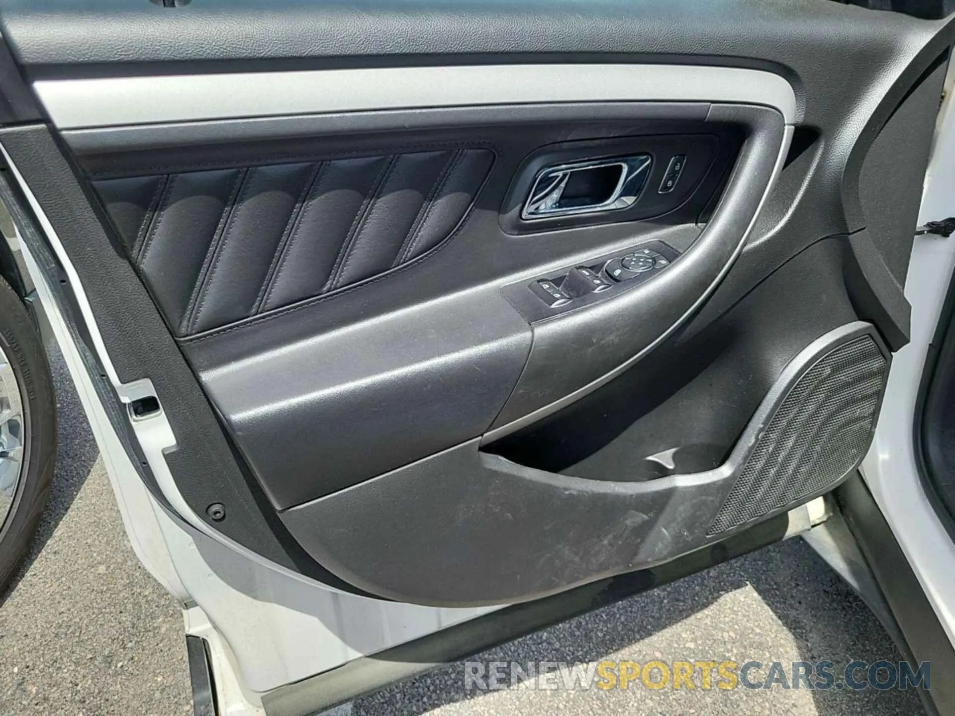 18 fotografías del automóvil dañado 1FAHP2E82KG100559 FORD TAURUS 2019