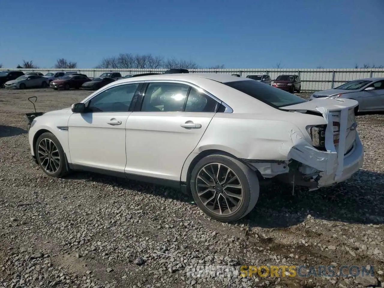 2 fotografías del automóvil dañado 1FAHP2E87KG119611 FORD TAURUS 2019
