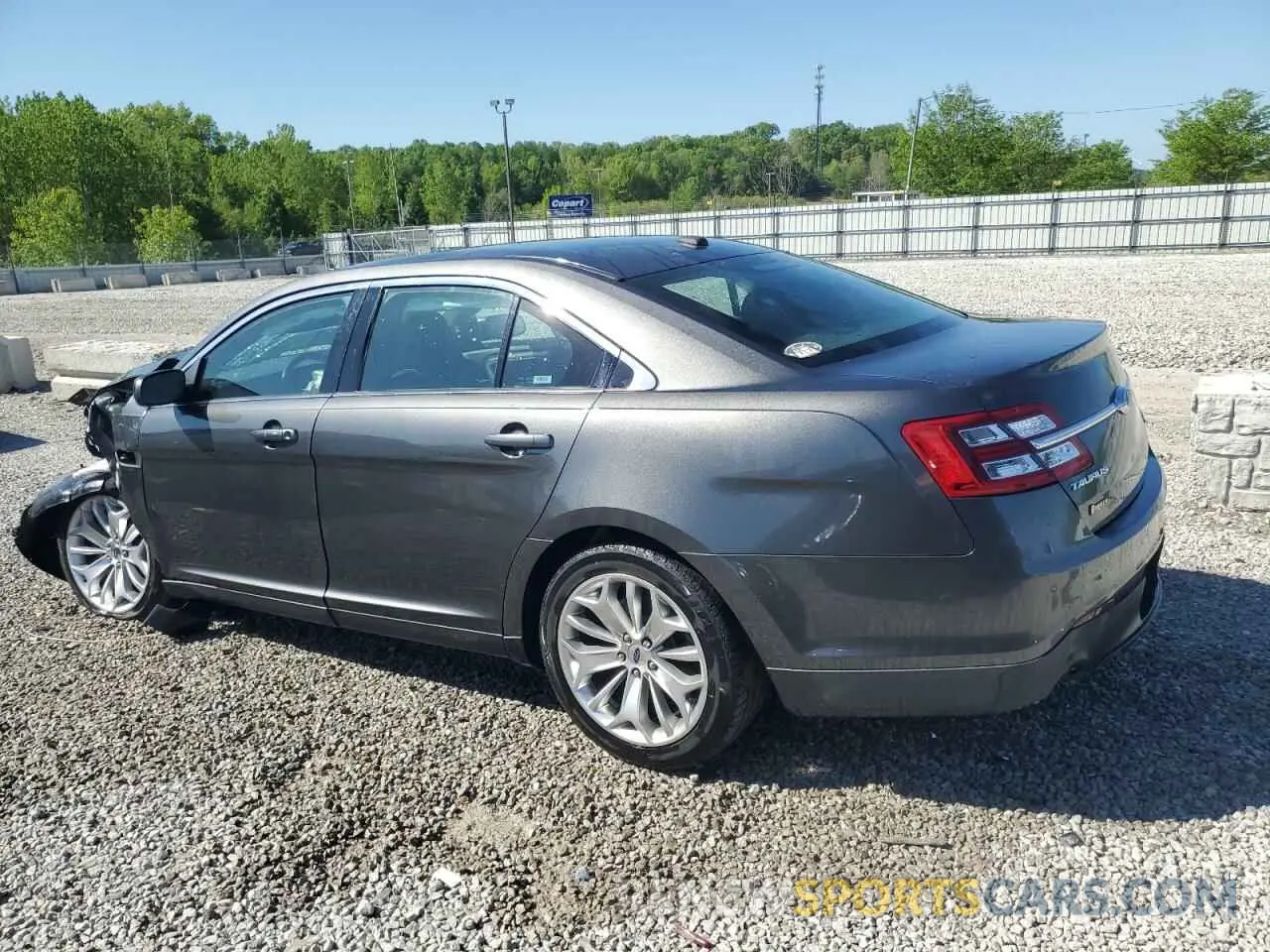 2 fotografías del automóvil dañado 1FAHP2F8XKG109556 FORD TAURUS 2019