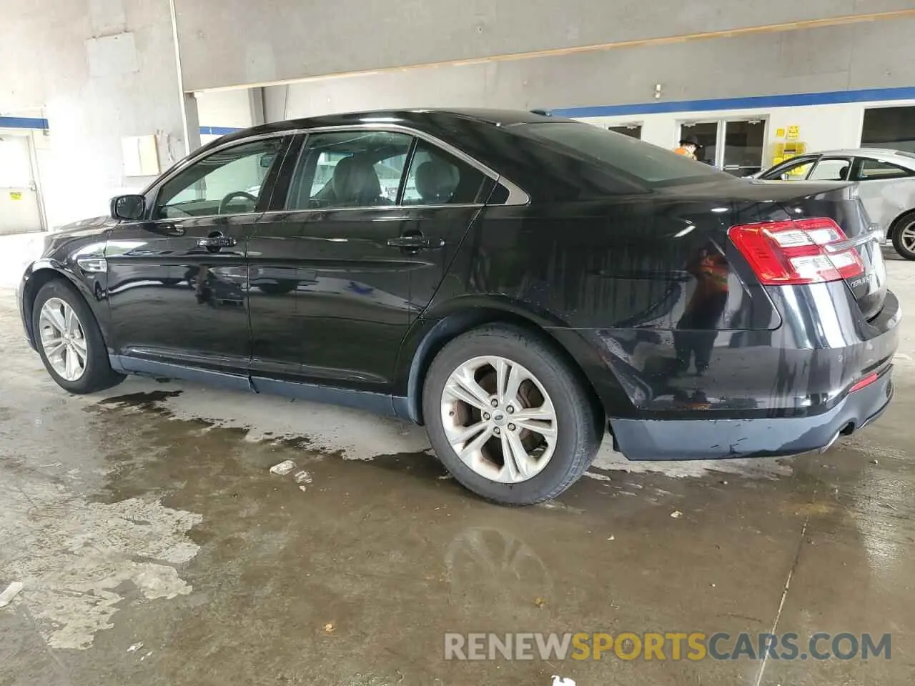 2 fotografías del automóvil dañado 1FAHP2H88KG100013 FORD TAURUS 2019