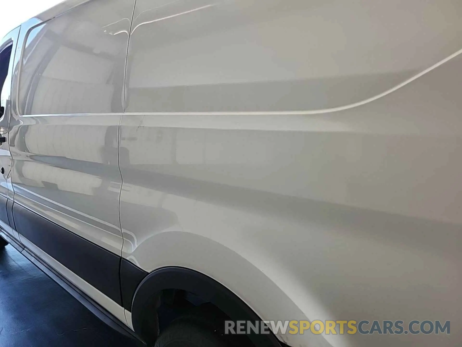 16 fotografías del automóvil dañado 1FTYE1YM0KKB28327 FORD TRANSIT-150 2019