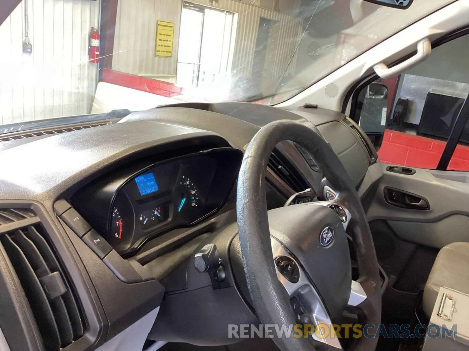 24 fotografías del automóvil dañado 1FTYE1YM0KKB28327 FORD TRANSIT-150 2019