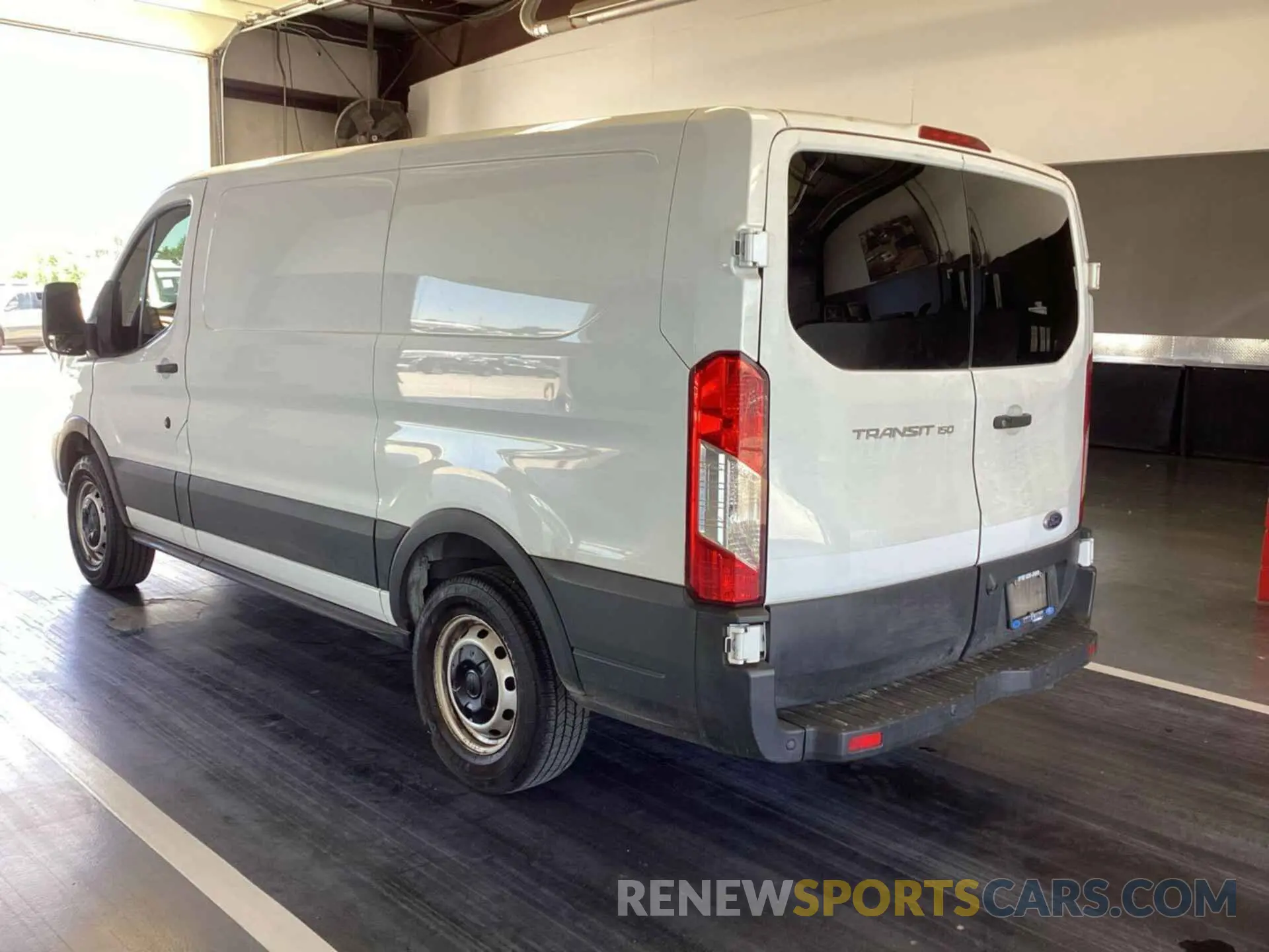 26 fotografías del automóvil dañado 1FTYE1YM0KKB28327 FORD TRANSIT-150 2019