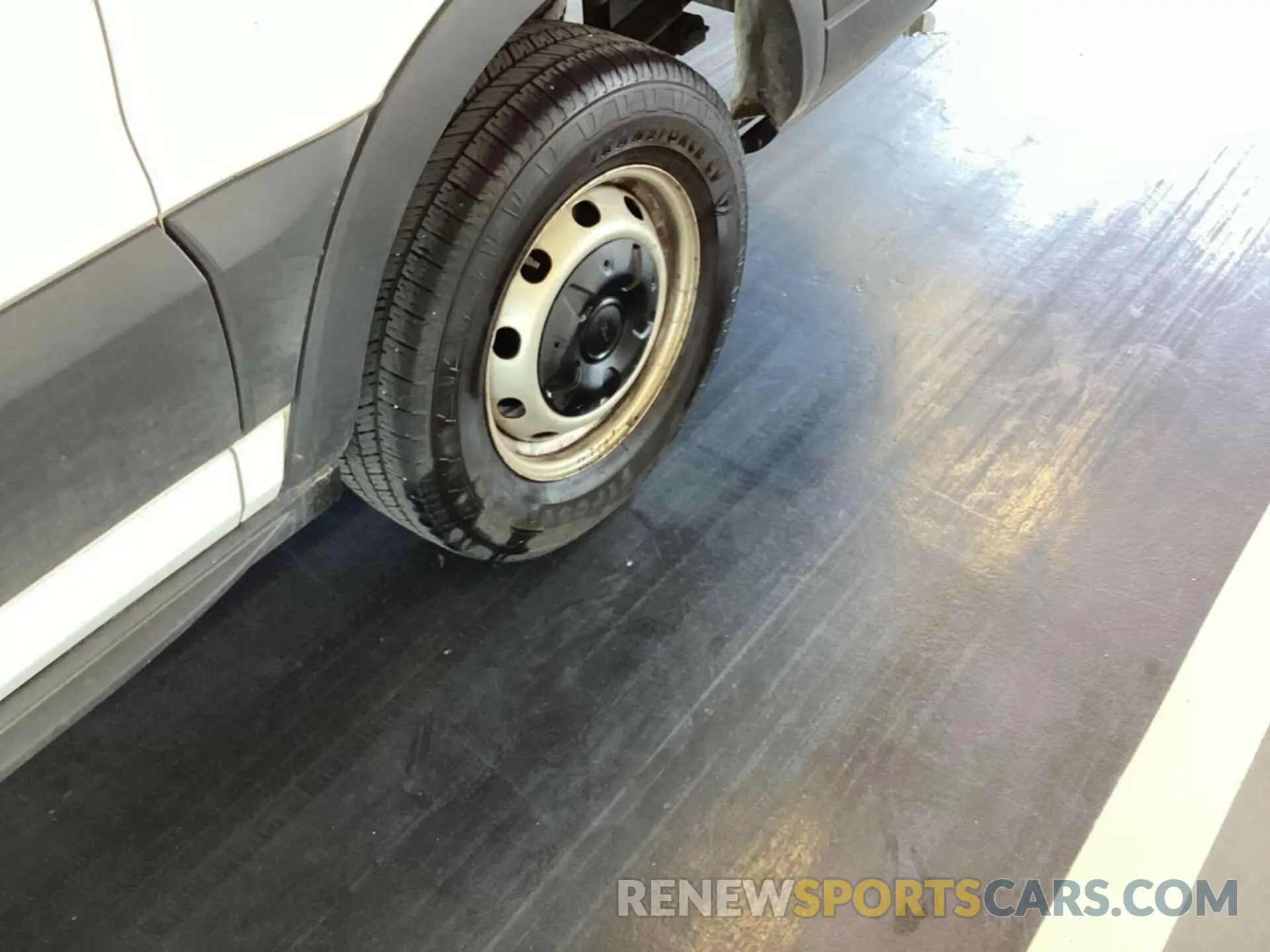 27 fotografías del automóvil dañado 1FTYE1YM0KKB28327 FORD TRANSIT-150 2019