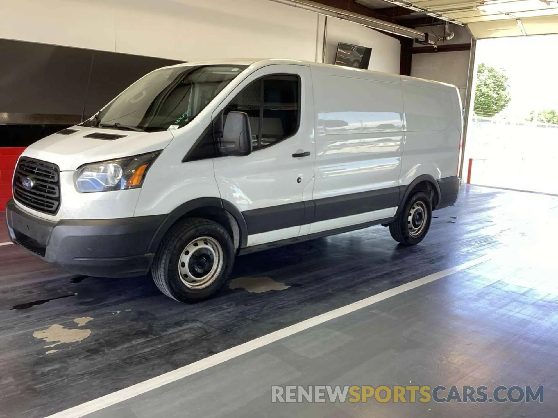 29 fotografías del automóvil dañado 1FTYE1YM0KKB28327 FORD TRANSIT-150 2019