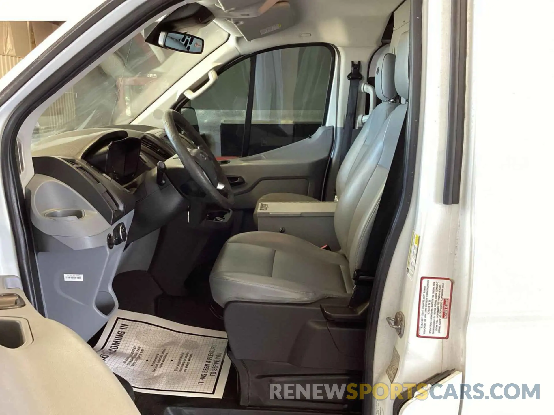6 fotografías del automóvil dañado 1FTYE1YM0KKB28327 FORD TRANSIT-150 2019