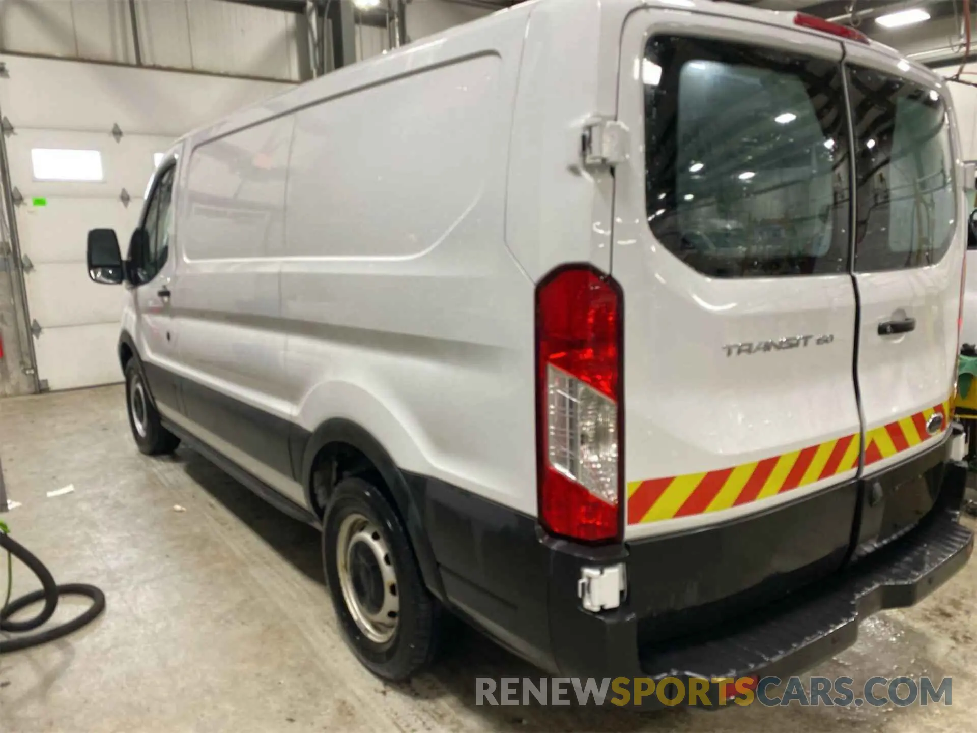 16 fotografías del automóvil dañado 1FTYE1YM0KKB31924 FORD TRANSIT-150 2019