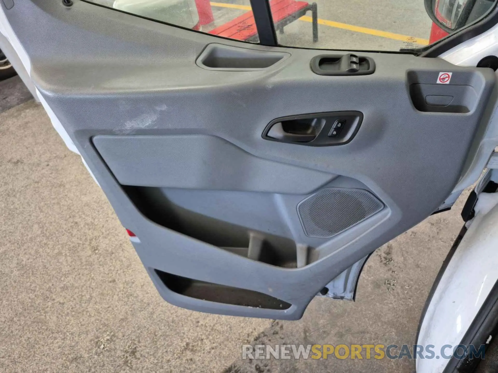 28 fotografías del automóvil dañado 1FTYE1YM0KKB31924 FORD TRANSIT-150 2019