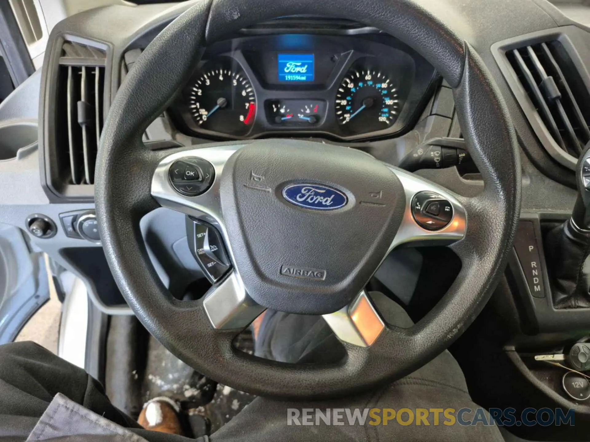 3 fotografías del automóvil dañado 1FTYE1YM0KKB31924 FORD TRANSIT-150 2019