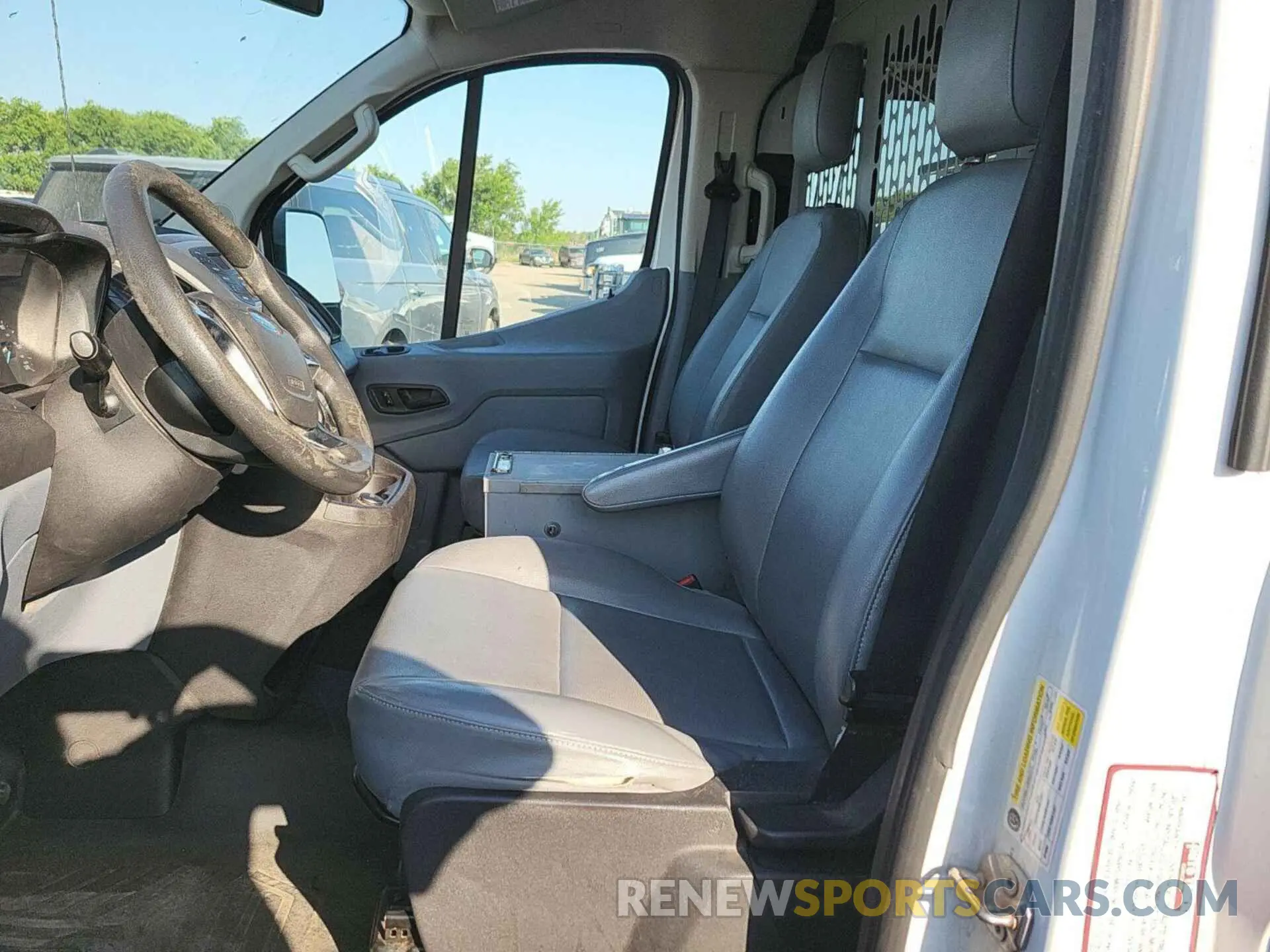 11 fotografías del automóvil dañado 1FTYE1YM1KKB28319 FORD TRANSIT-150 2019