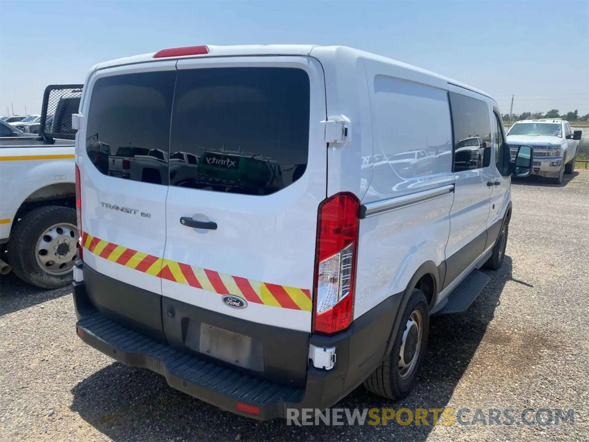 5 fotografías del automóvil dañado 1FTYE1YM1KKB28319 FORD TRANSIT-150 2019
