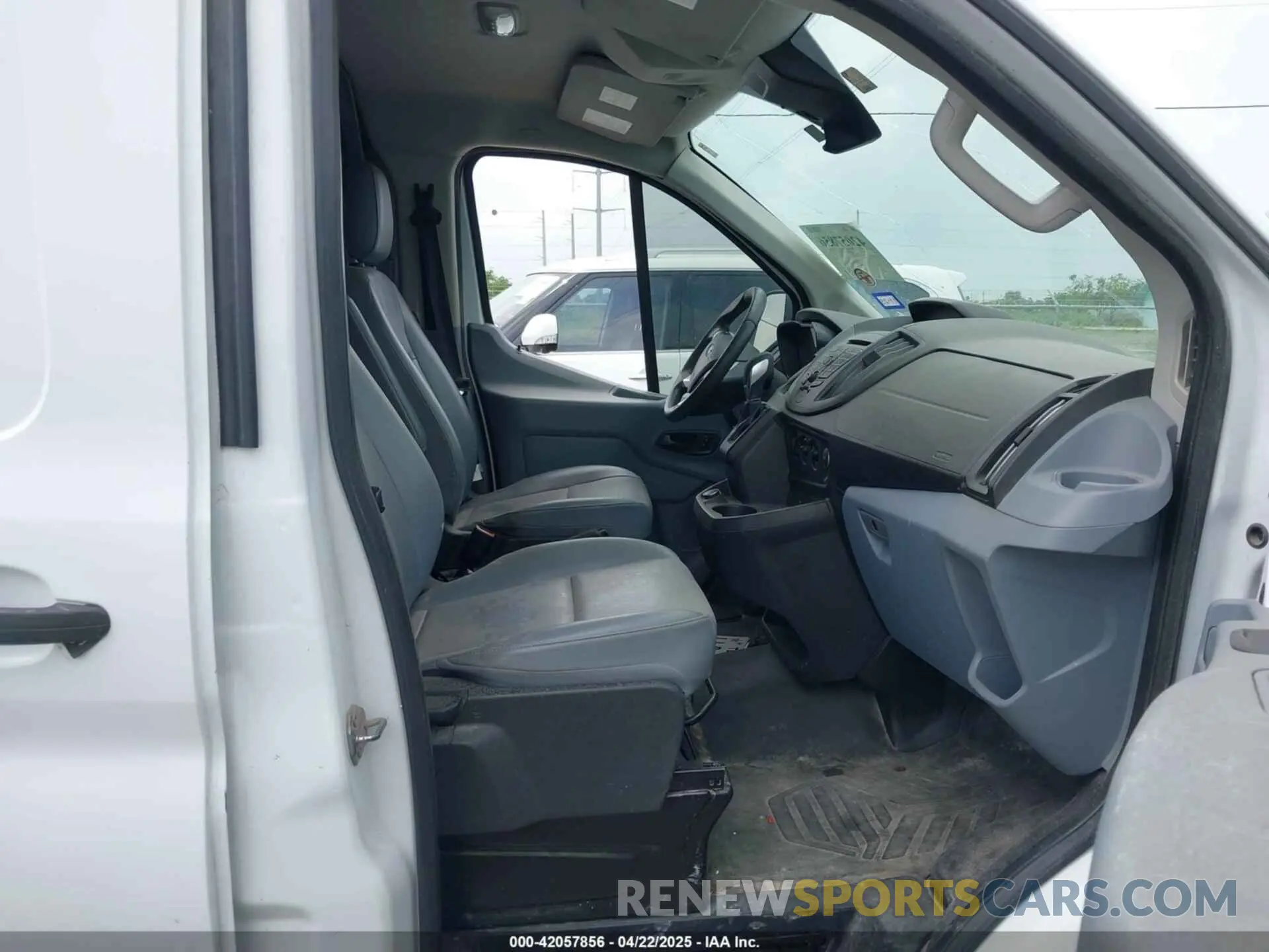 5 fotografías del automóvil dañado 1FTYE1YM2KKA11865 FORD TRANSIT-150 2019