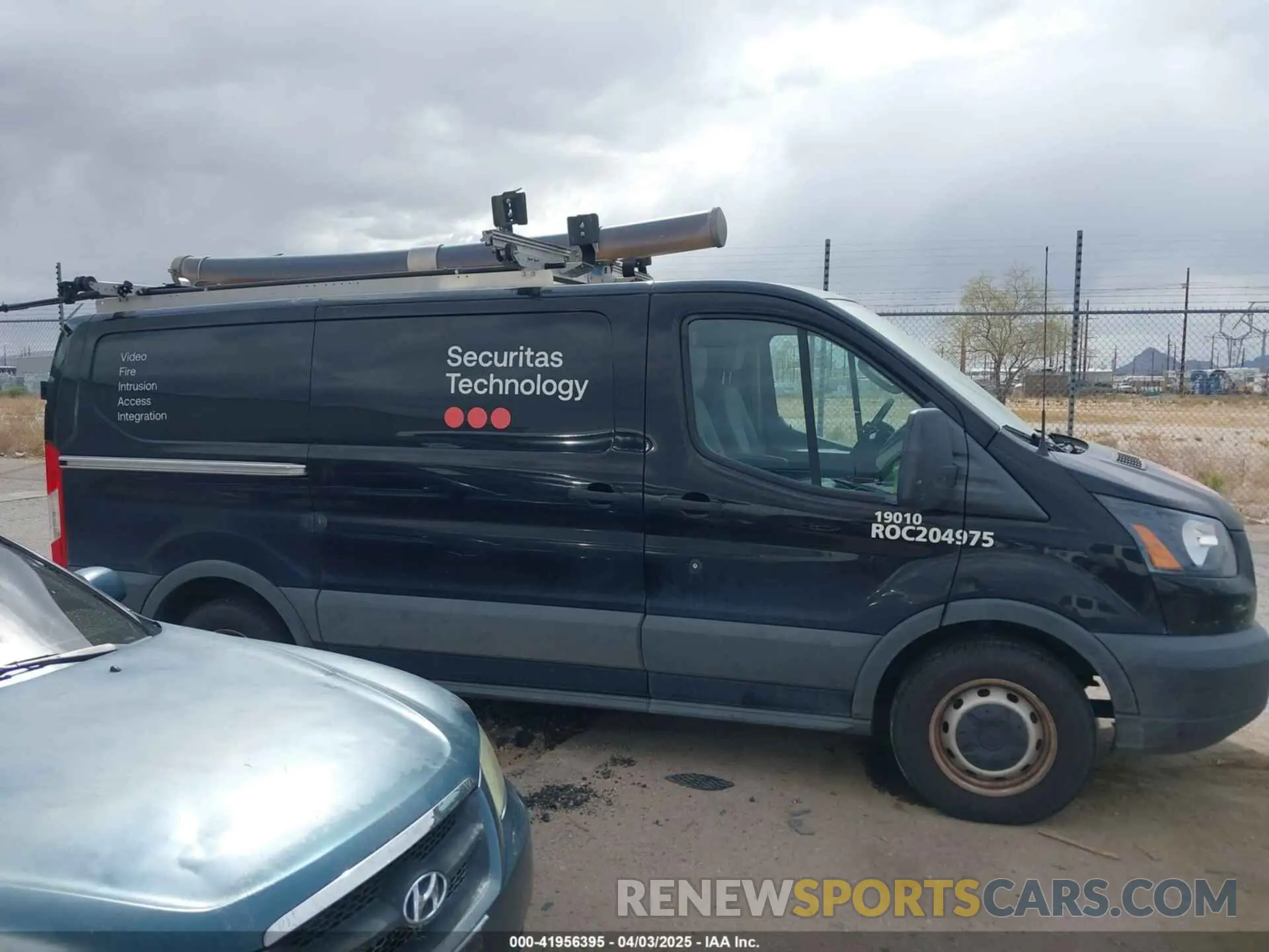 13 fotografías del automóvil dañado 1FTYE1YM3KKA41523 FORD TRANSIT-150 2019