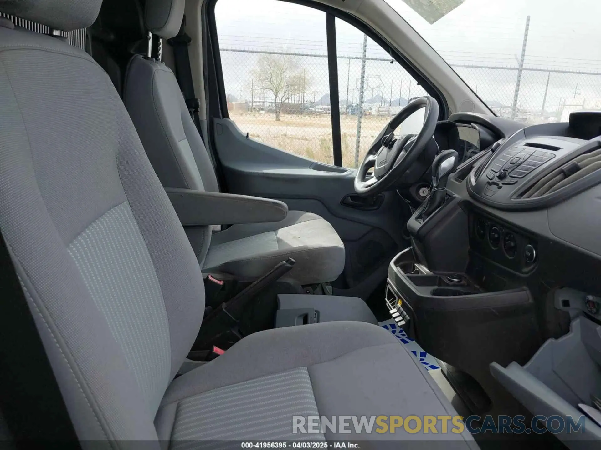 5 fotografías del automóvil dañado 1FTYE1YM3KKA41523 FORD TRANSIT-150 2019