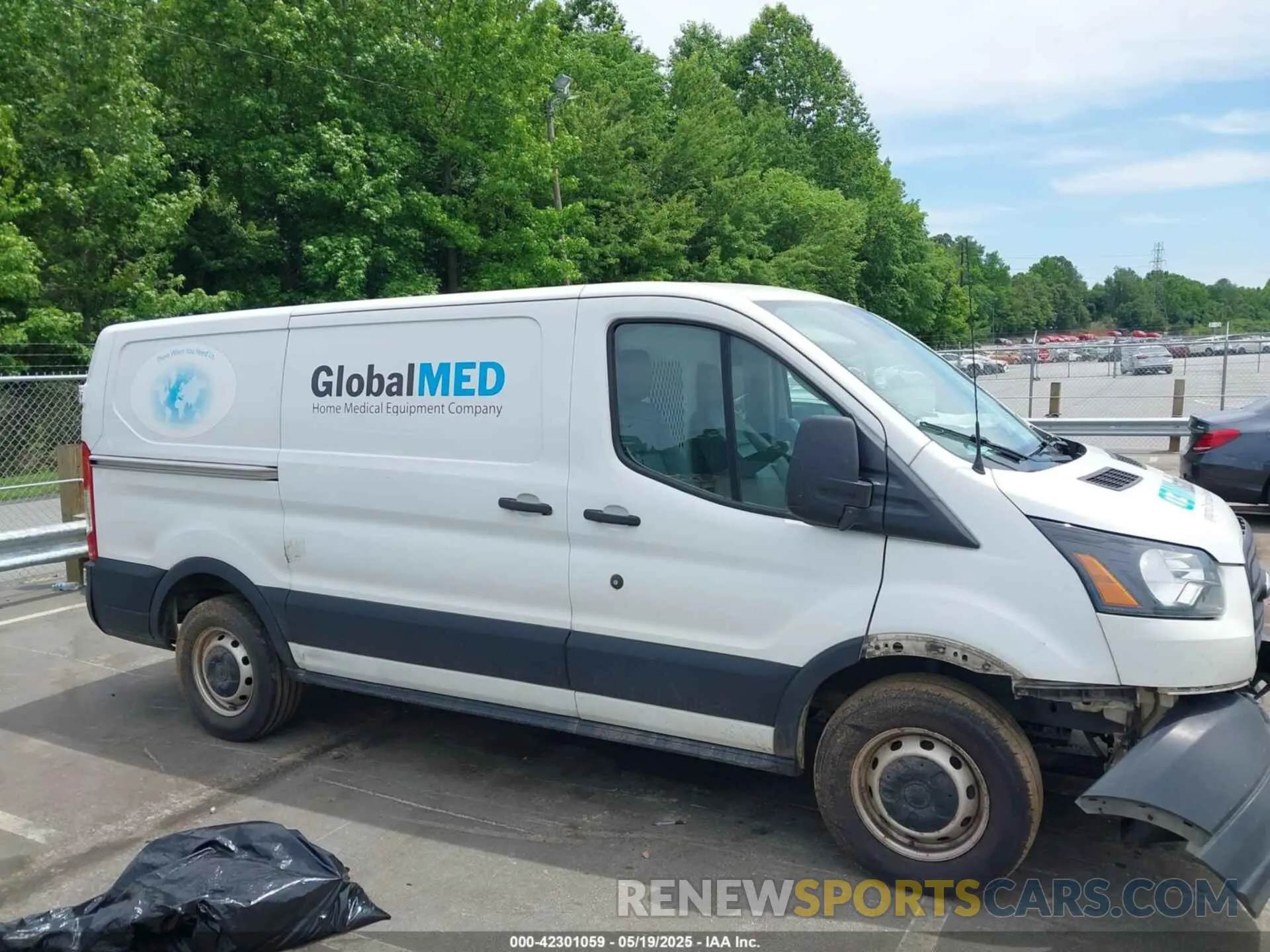 13 fotografías del automóvil dañado 1FTYE1YMXKKA58898 FORD TRANSIT-150 2019