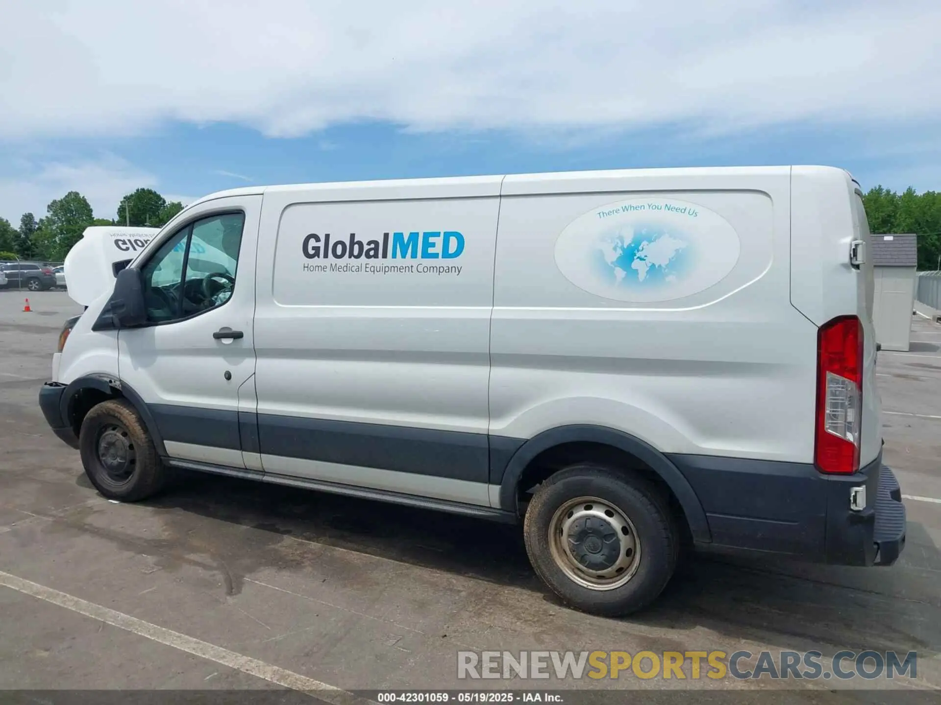 14 fotografías del automóvil dañado 1FTYE1YMXKKA58898 FORD TRANSIT-150 2019