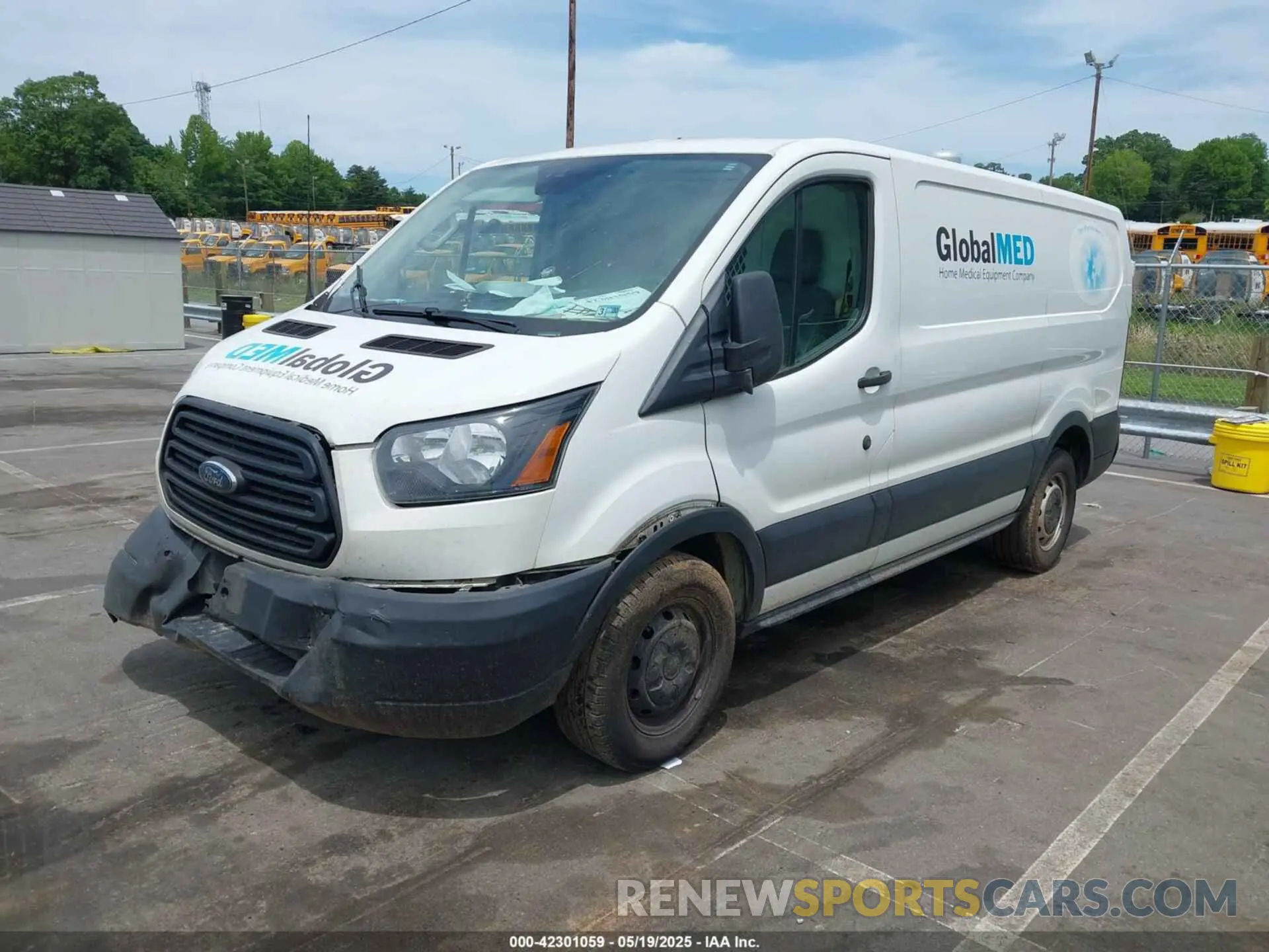 2 fotografías del automóvil dañado 1FTYE1YMXKKA58898 FORD TRANSIT-150 2019