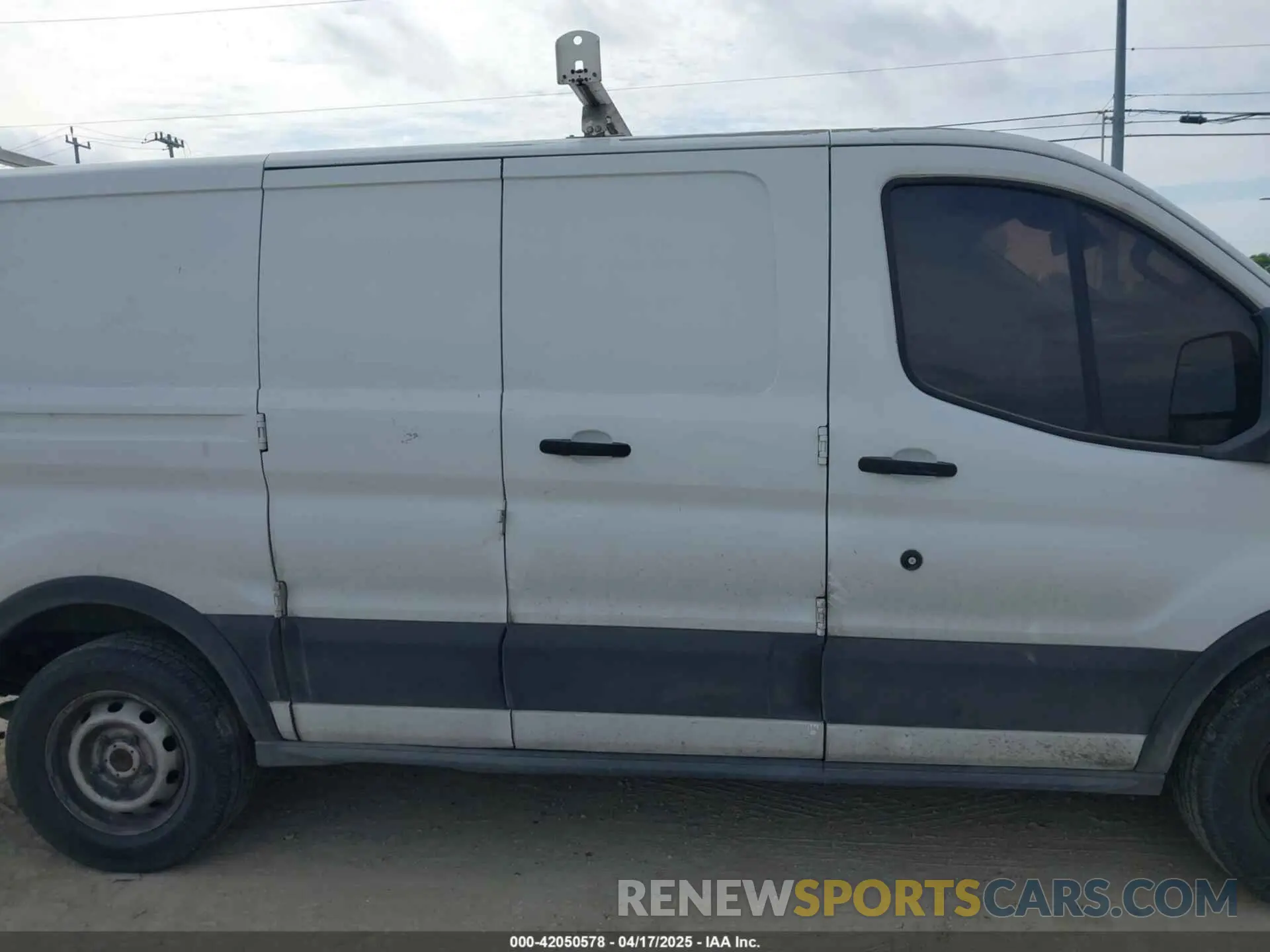 14 fotografías del automóvil dañado 1FTYE1ZM3KKA12294 FORD TRANSIT-150 2019