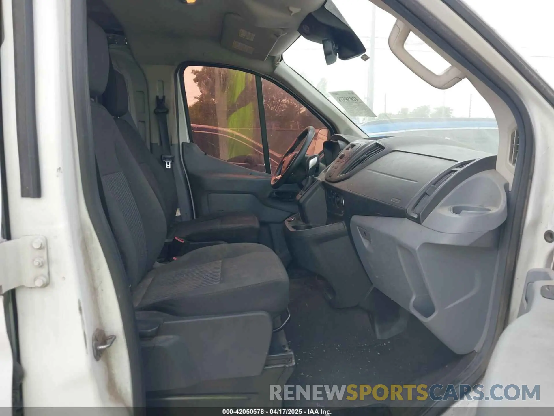 5 fotografías del automóvil dañado 1FTYE1ZM3KKA12294 FORD TRANSIT-150 2019