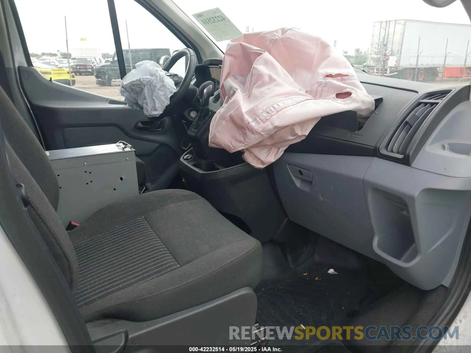 5 fotografías del automóvil dañado 1FTYE1ZM5KKB61368 FORD TRANSIT-150 2019