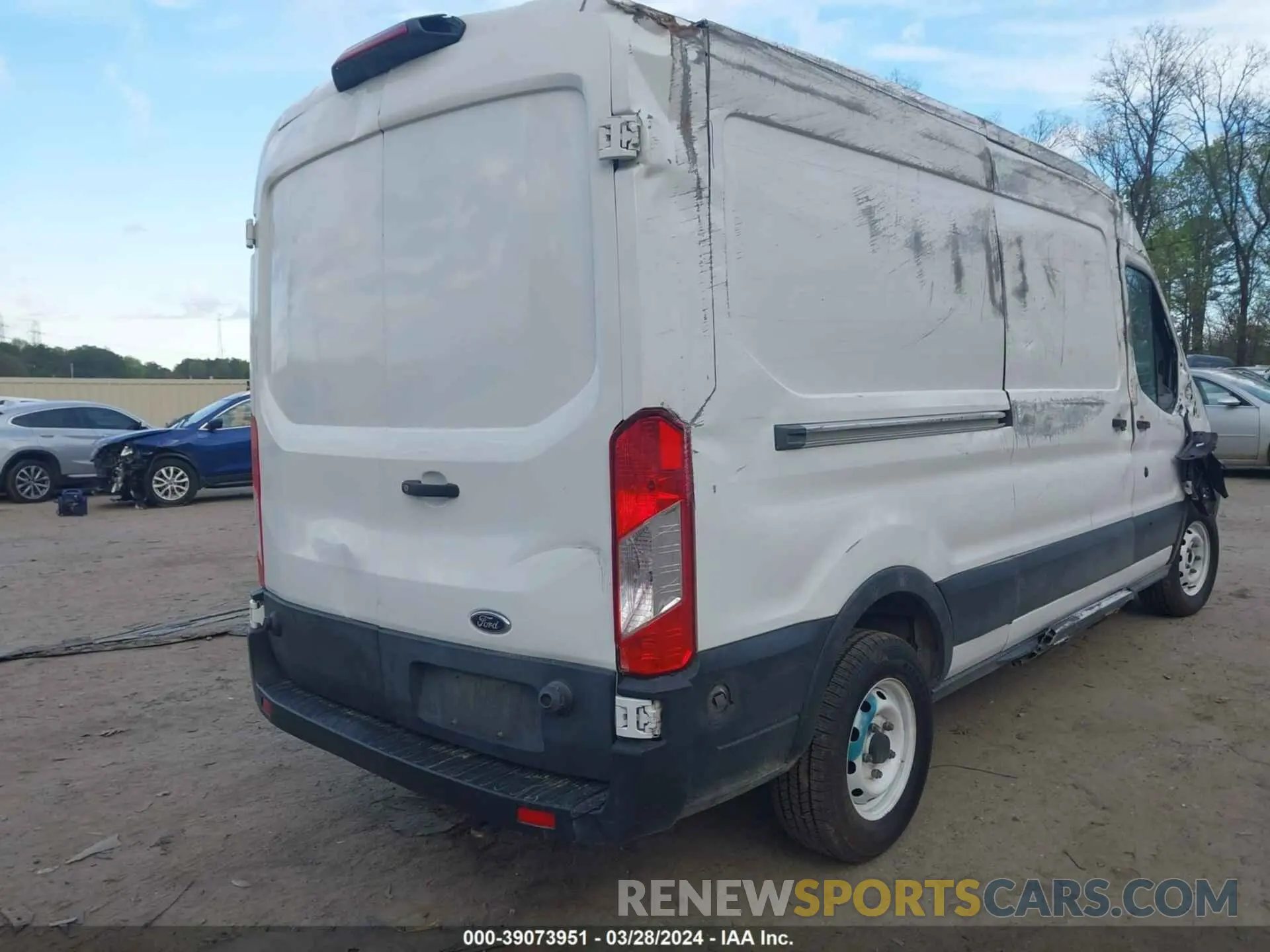 4 fotografías del automóvil dañado 1FTYE2CM3KKB32479 FORD TRANSIT-150 2019