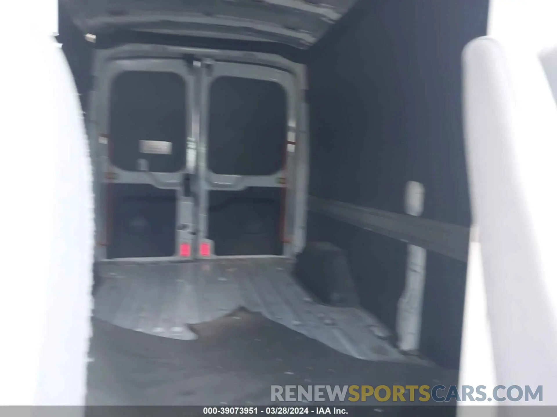 8 fotografías del automóvil dañado 1FTYE2CM3KKB32479 FORD TRANSIT-150 2019