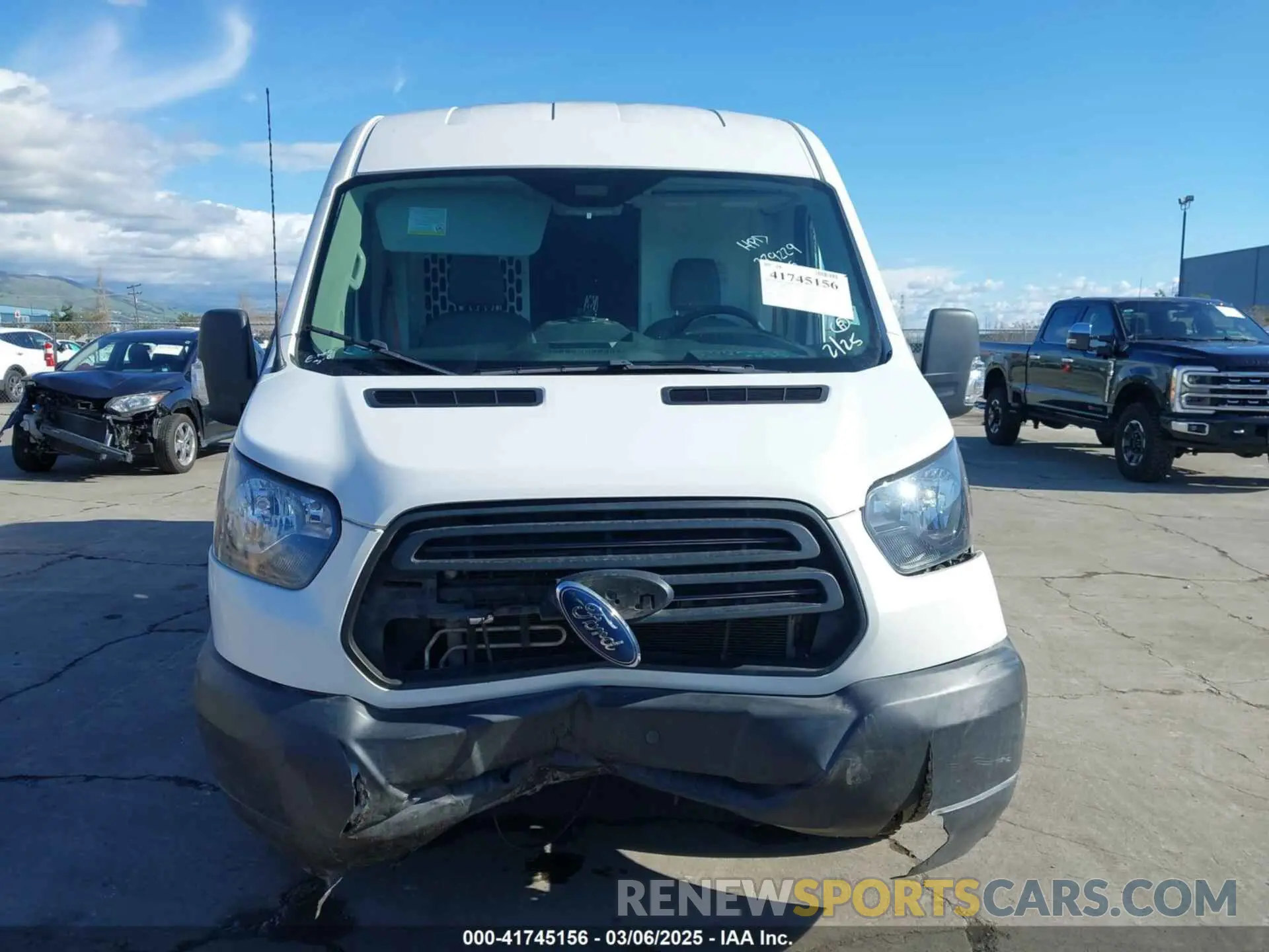 12 fotografías del automóvil dañado 1FTYE2CM8KKB35605 FORD TRANSIT-150 2019