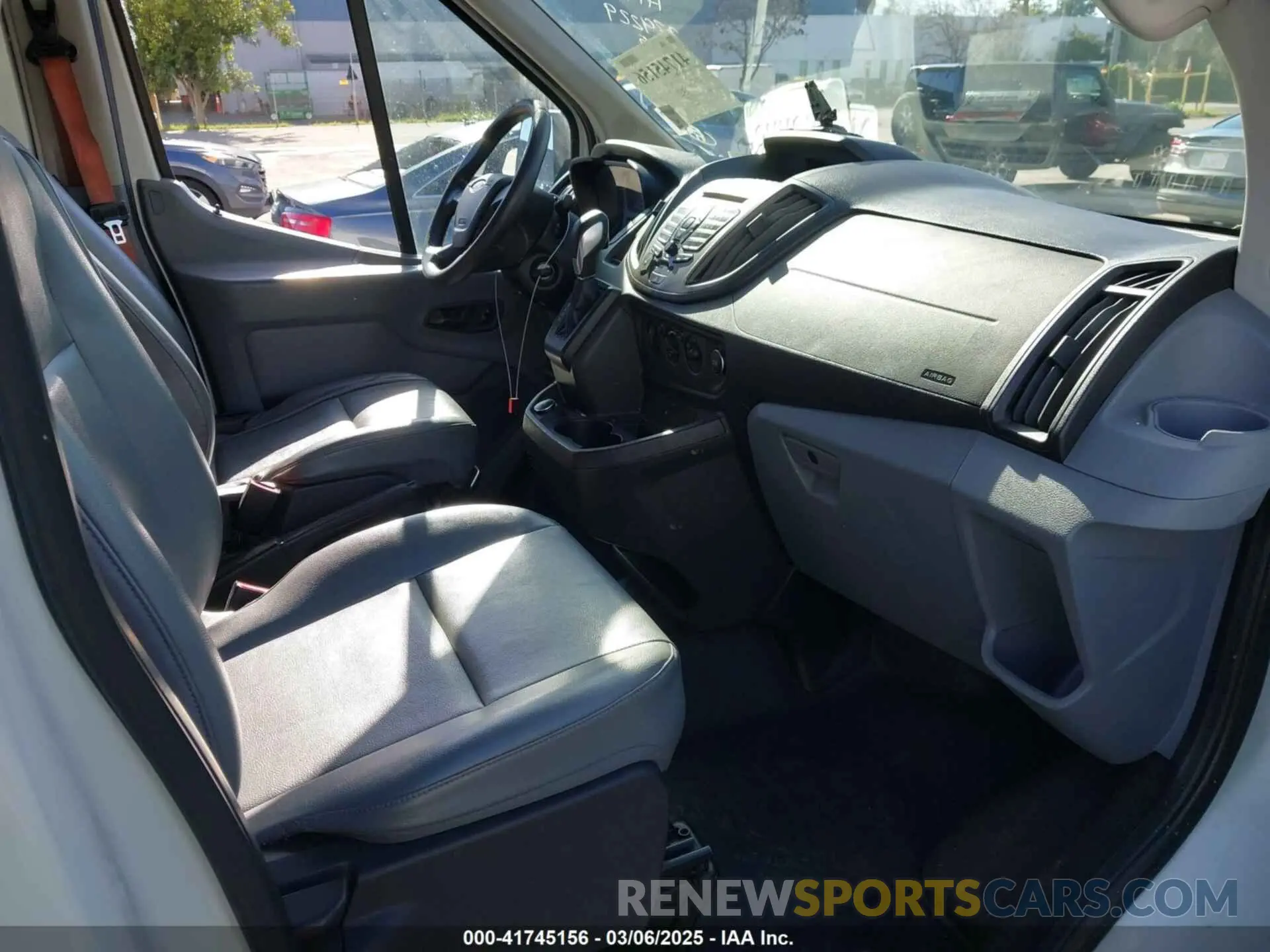 5 fotografías del automóvil dañado 1FTYE2CM8KKB35605 FORD TRANSIT-150 2019