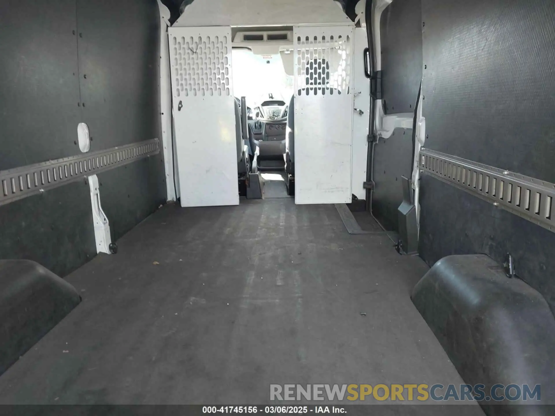 8 fotografías del automóvil dañado 1FTYE2CM8KKB35605 FORD TRANSIT-150 2019