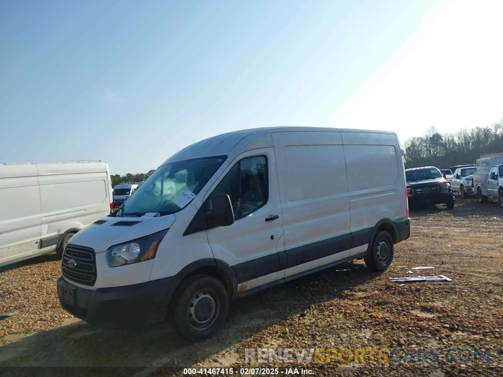 2 fotografías del automóvil dañado 1FTYE2CMXKKA84706 FORD TRANSIT-150 2019