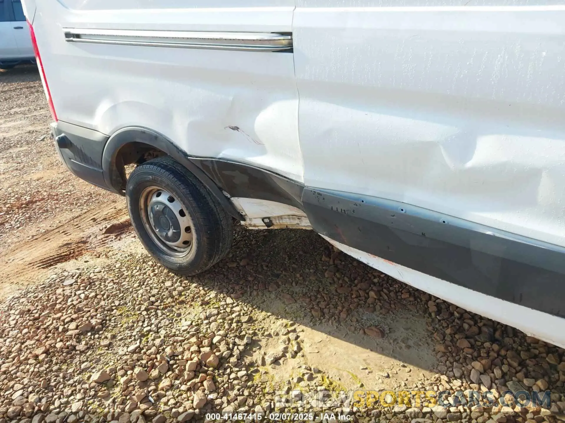 6 fotografías del automóvil dañado 1FTYE2CMXKKA84706 FORD TRANSIT-150 2019