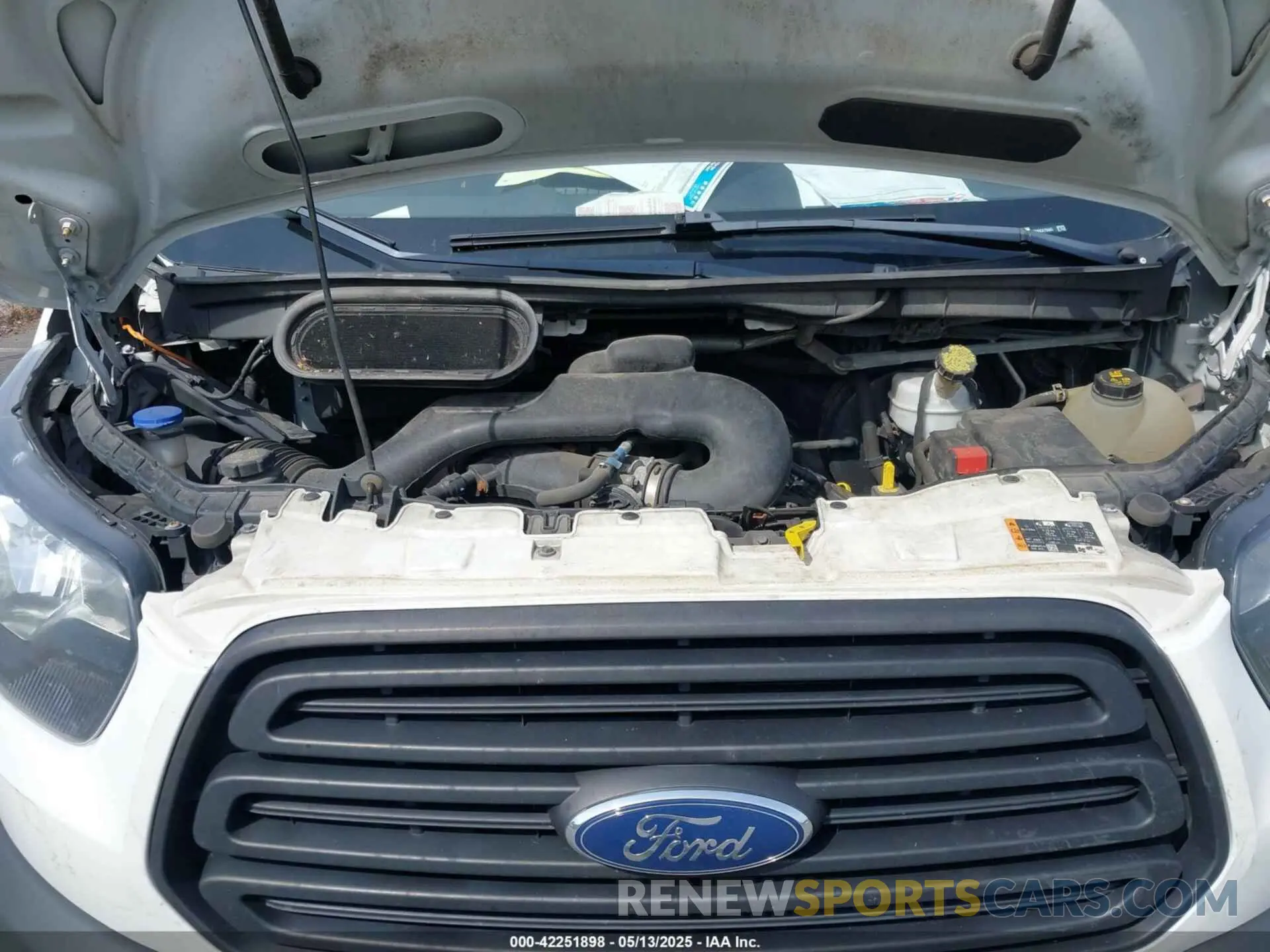 10 fotografías del automóvil dañado 1FTYE9ZM5KKA75945 FORD TRANSIT-150 2019