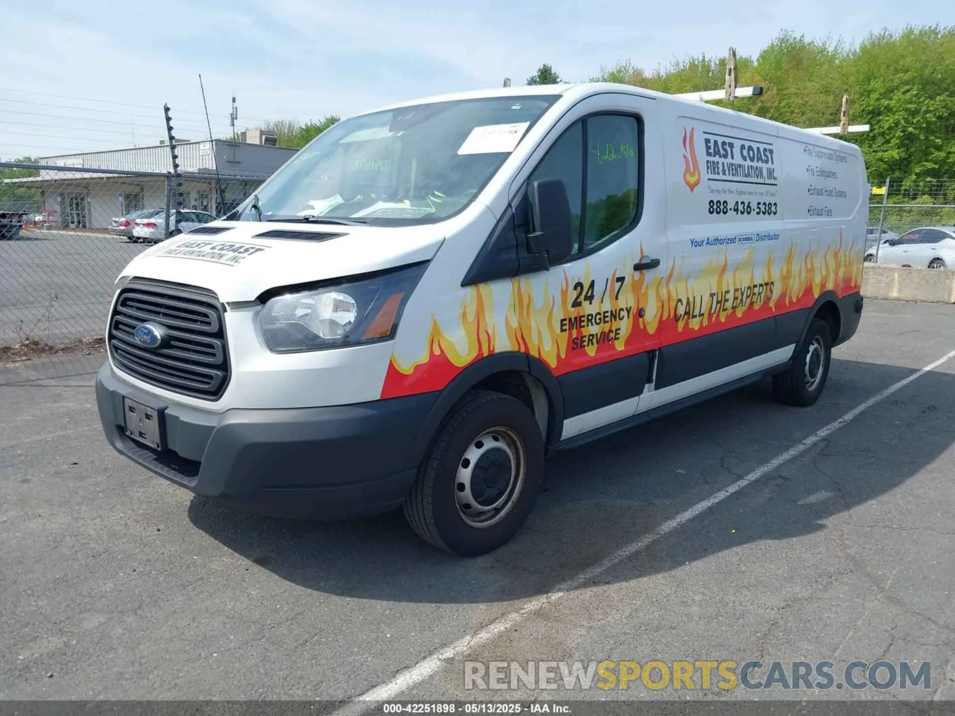 2 fotografías del automóvil dañado 1FTYE9ZM5KKA75945 FORD TRANSIT-150 2019