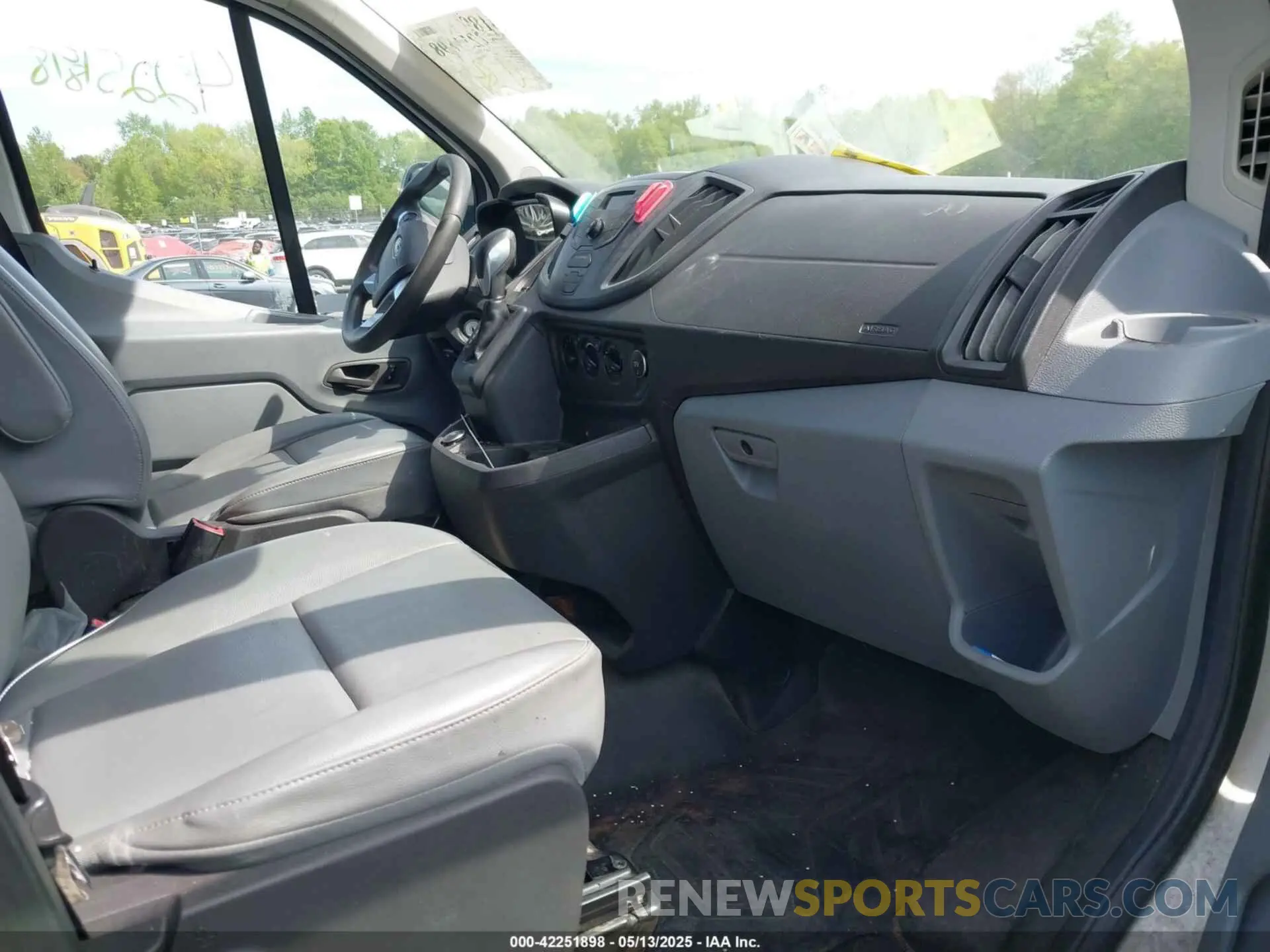 5 fotografías del automóvil dañado 1FTYE9ZM5KKA75945 FORD TRANSIT-150 2019