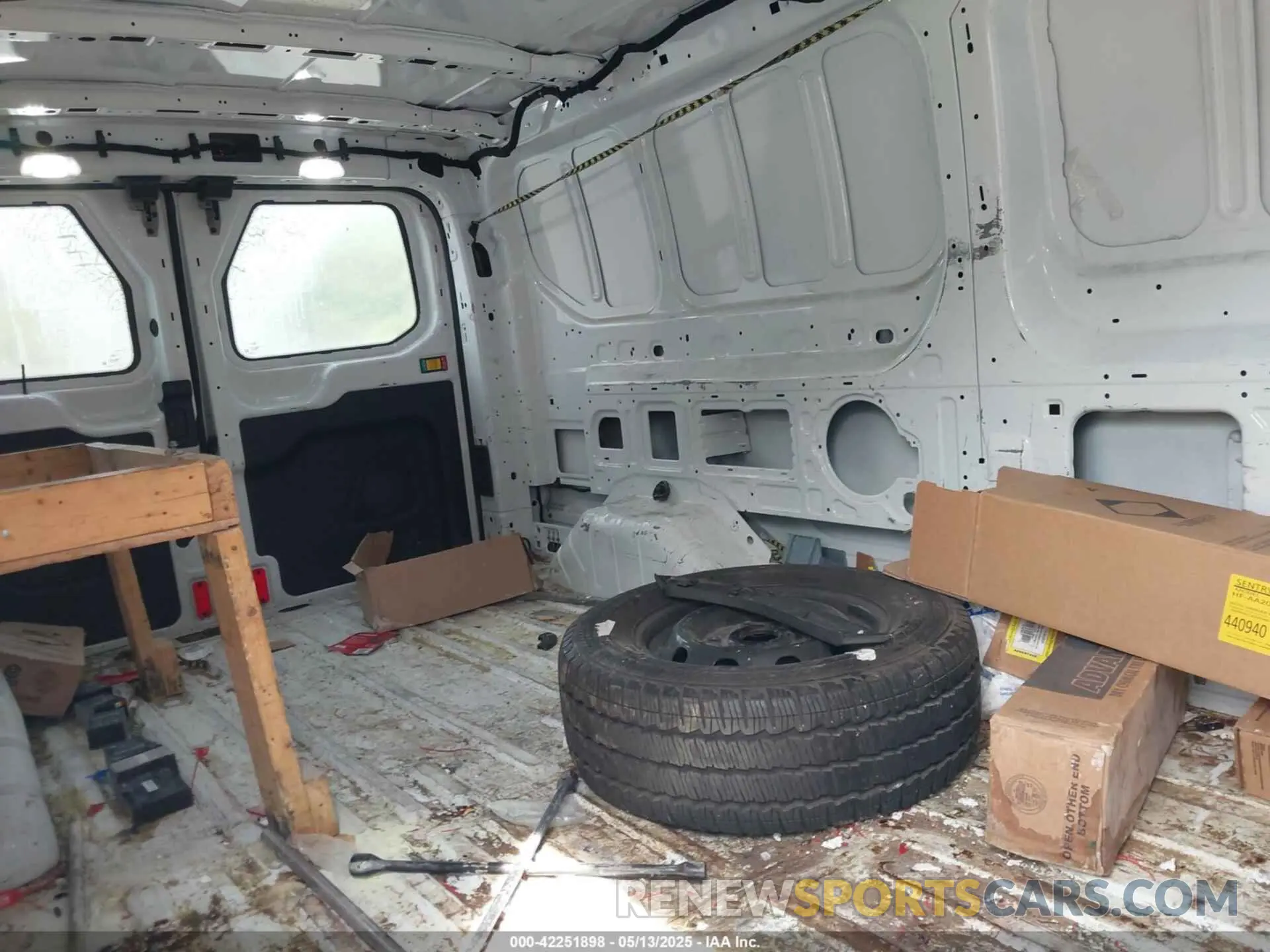 8 fotografías del automóvil dañado 1FTYE9ZM5KKA75945 FORD TRANSIT-150 2019