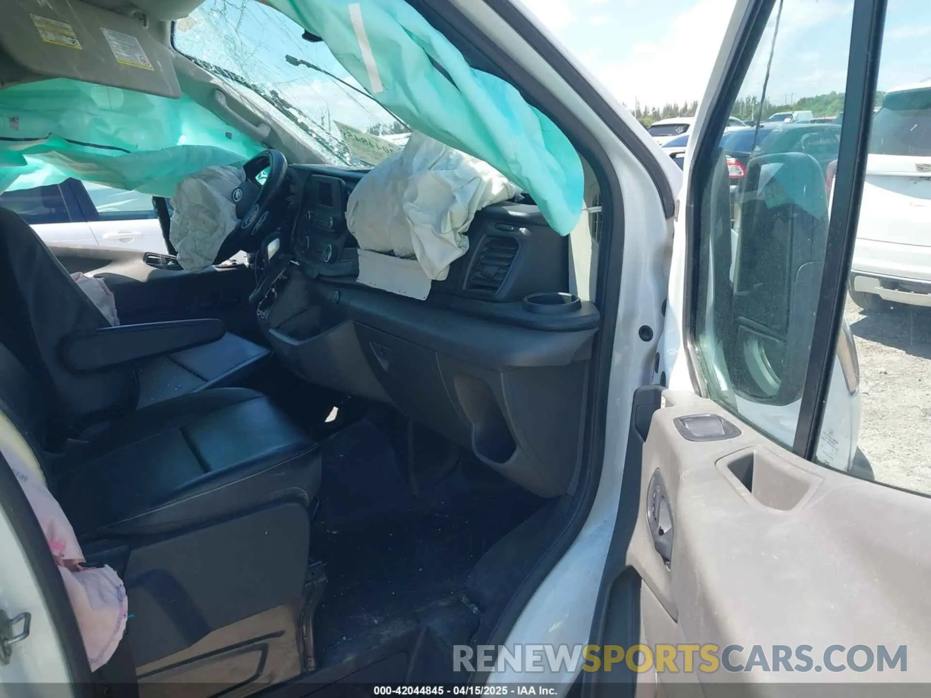 5 fotografías del automóvil dañado 1FTYE1Y81LKB70834 FORD TRANSIT-150 2020