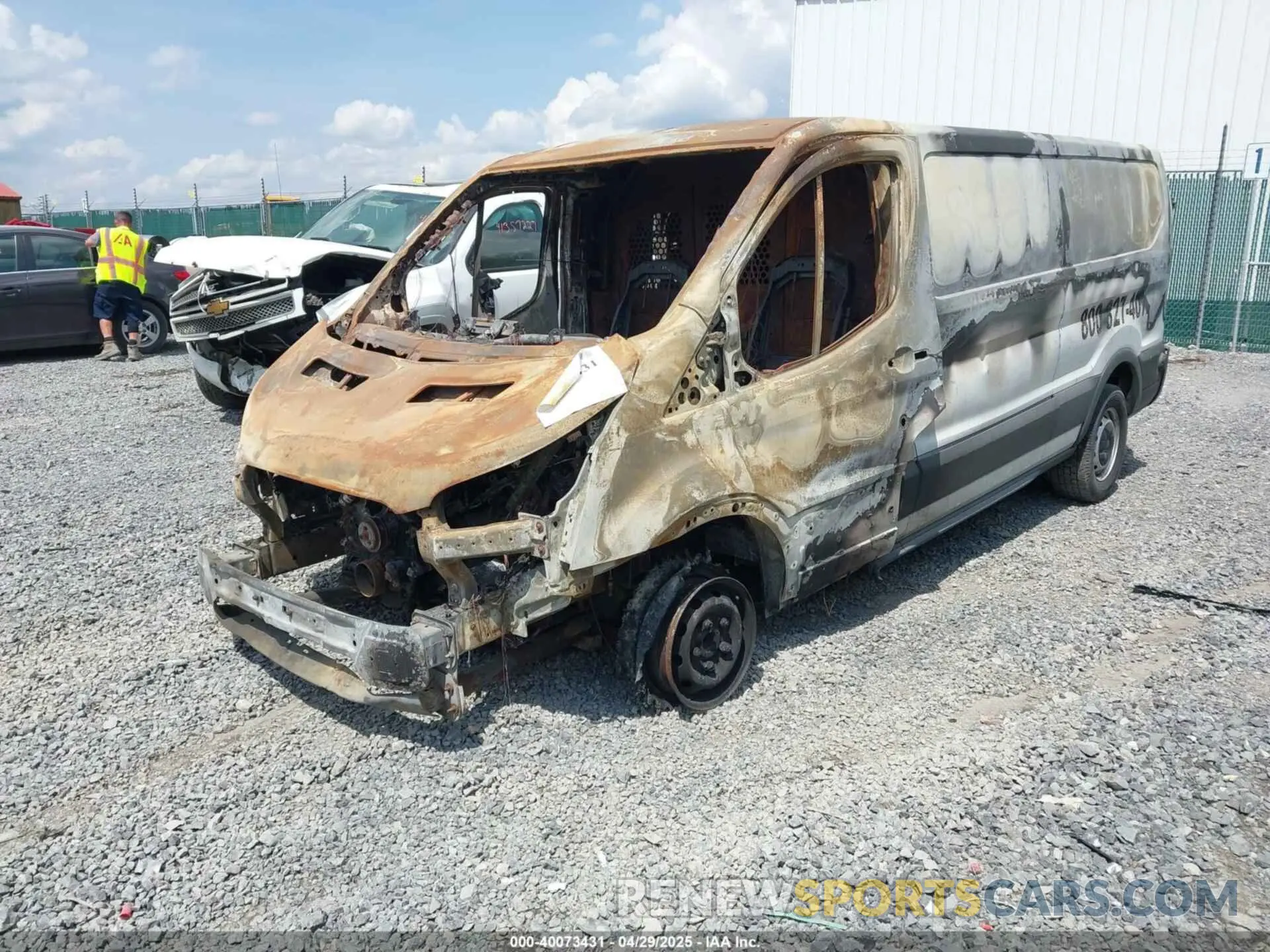 2 fotografías del automóvil dañado 1FTYE1Y83LKB51864 FORD TRANSIT-150 2020