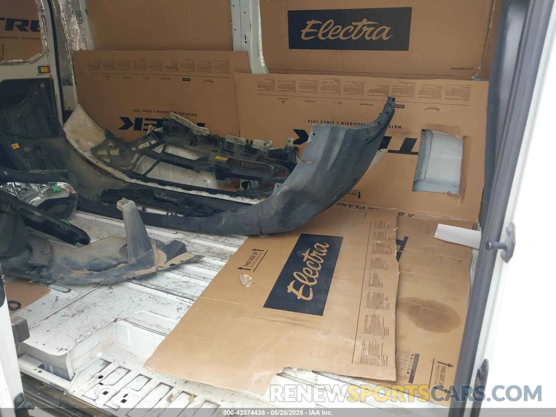 8 fotografías del automóvil dañado 1FTYE1Y84LKA10687 FORD TRANSIT-150 2020