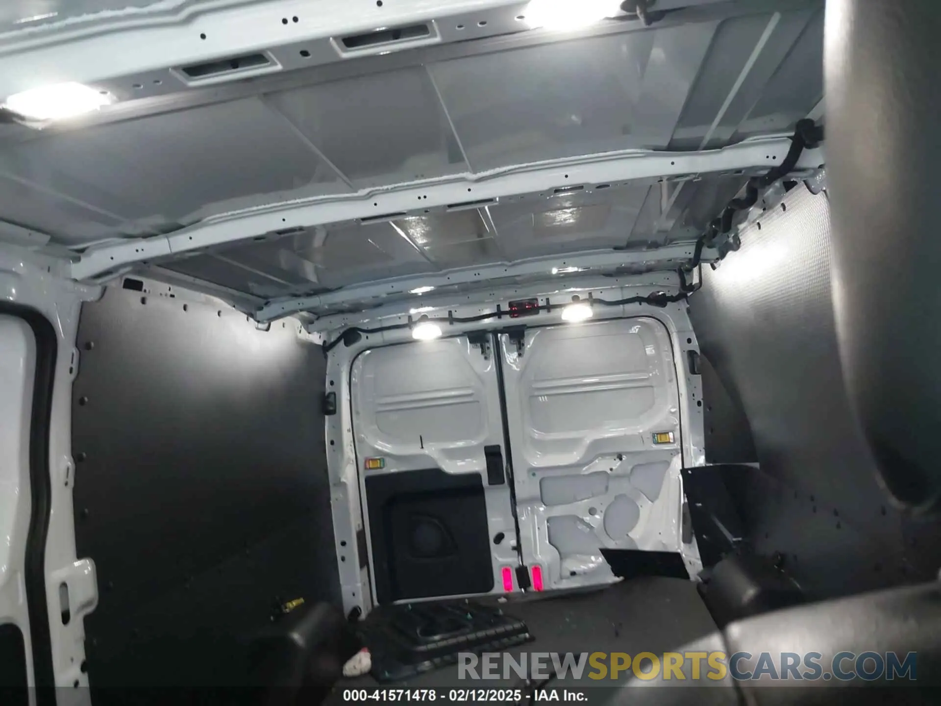 8 fotografías del automóvil dañado 1FTYE1Y86LKA08570 FORD TRANSIT-150 2020