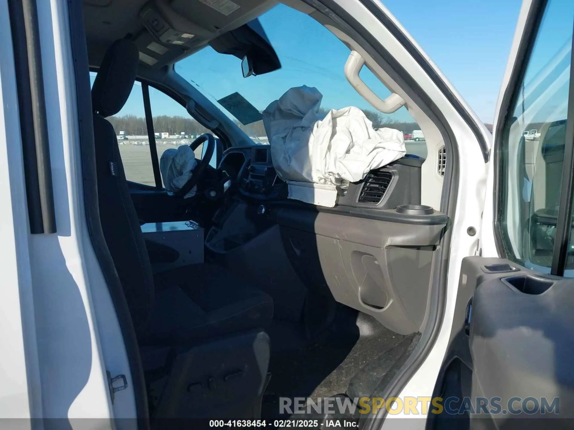 5 fotografías del automóvil dañado 1FTYE1Y81NKA62166 FORD TRANSIT-150 2022