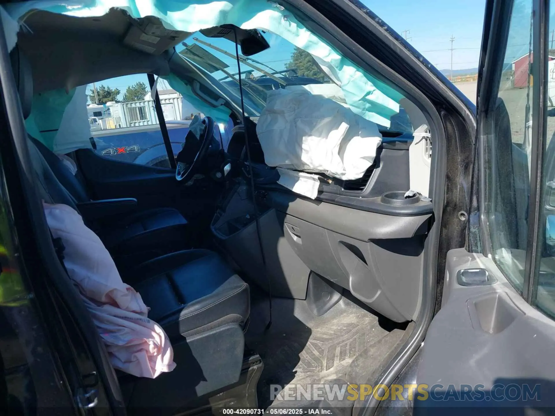 5 fotografías del automóvil dañado 1FTYE2Y82NKA36083 FORD TRANSIT-150 2022