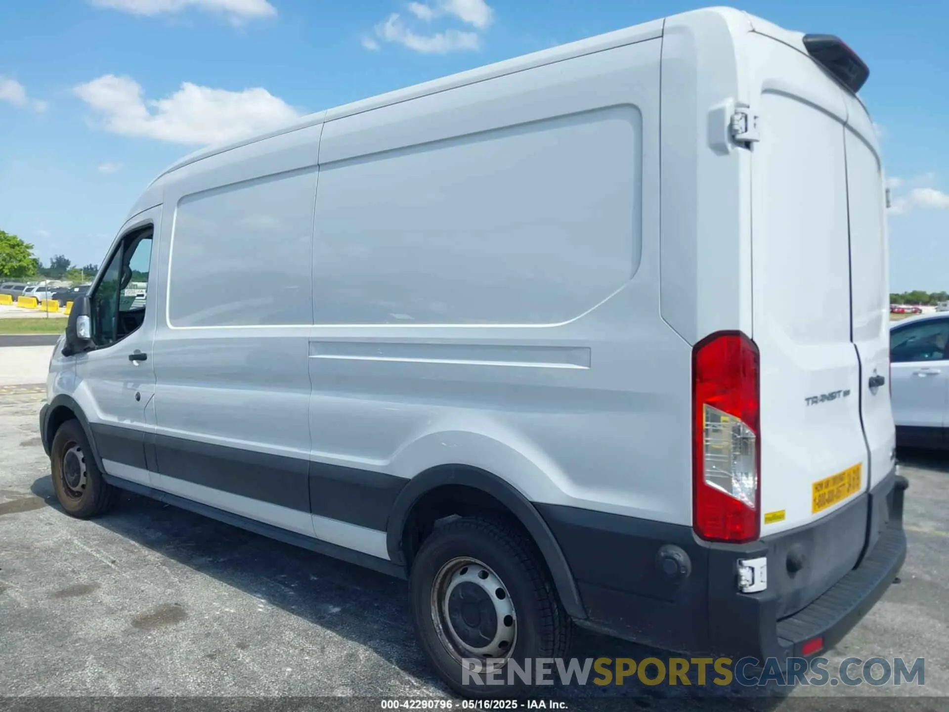 3 fotografías del automóvil dañado 1FTYE1C86PKA17525 FORD TRANSIT-150 2023