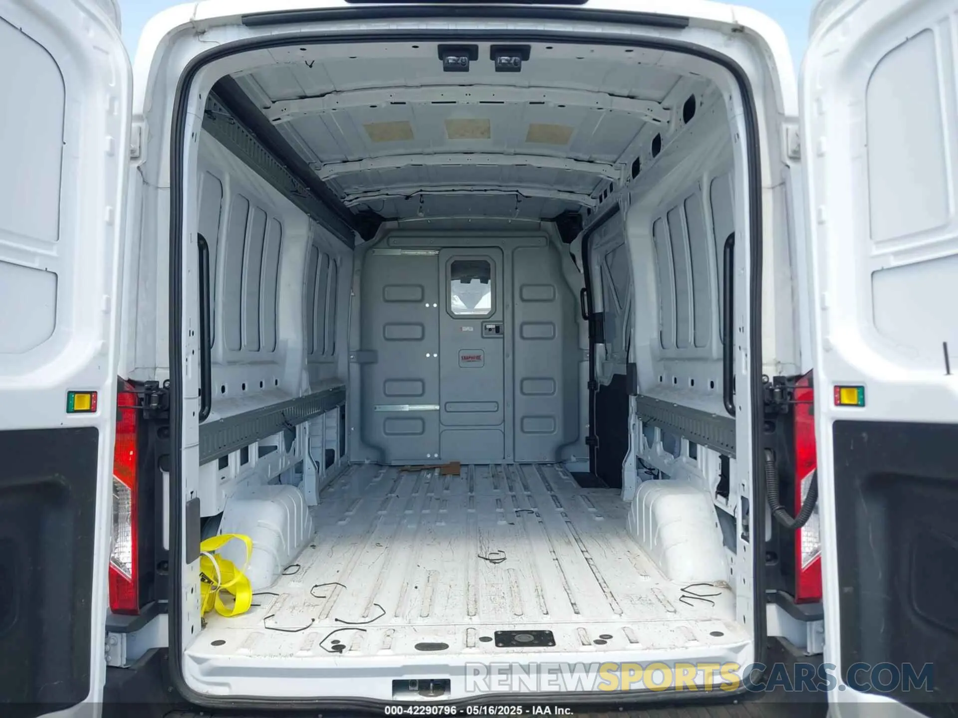 8 fotografías del automóvil dañado 1FTYE1C86PKA17525 FORD TRANSIT-150 2023